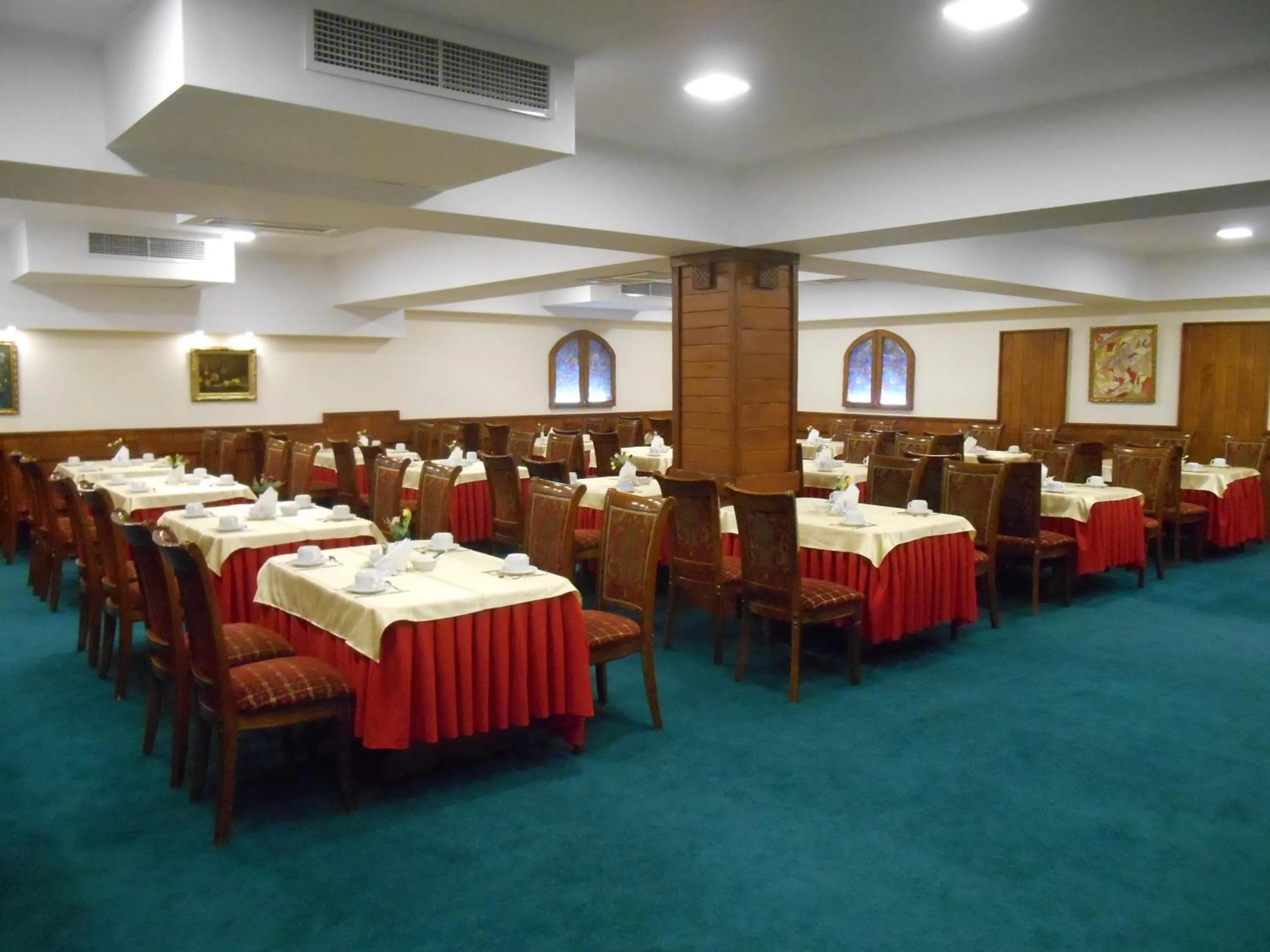 Restaurant/places to eat in Armenian Royal Palace