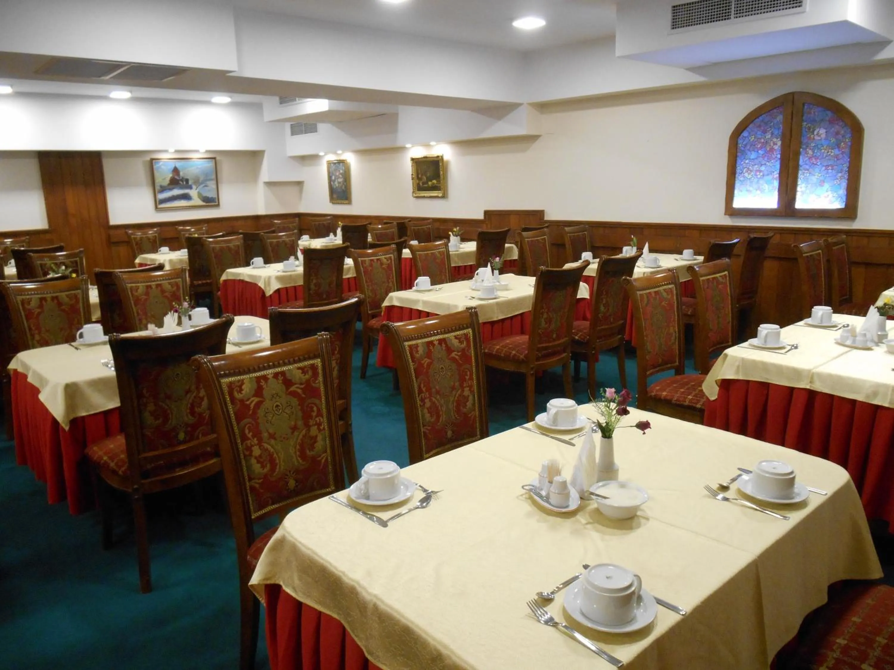 Restaurant/places to eat in Armenian Royal Palace