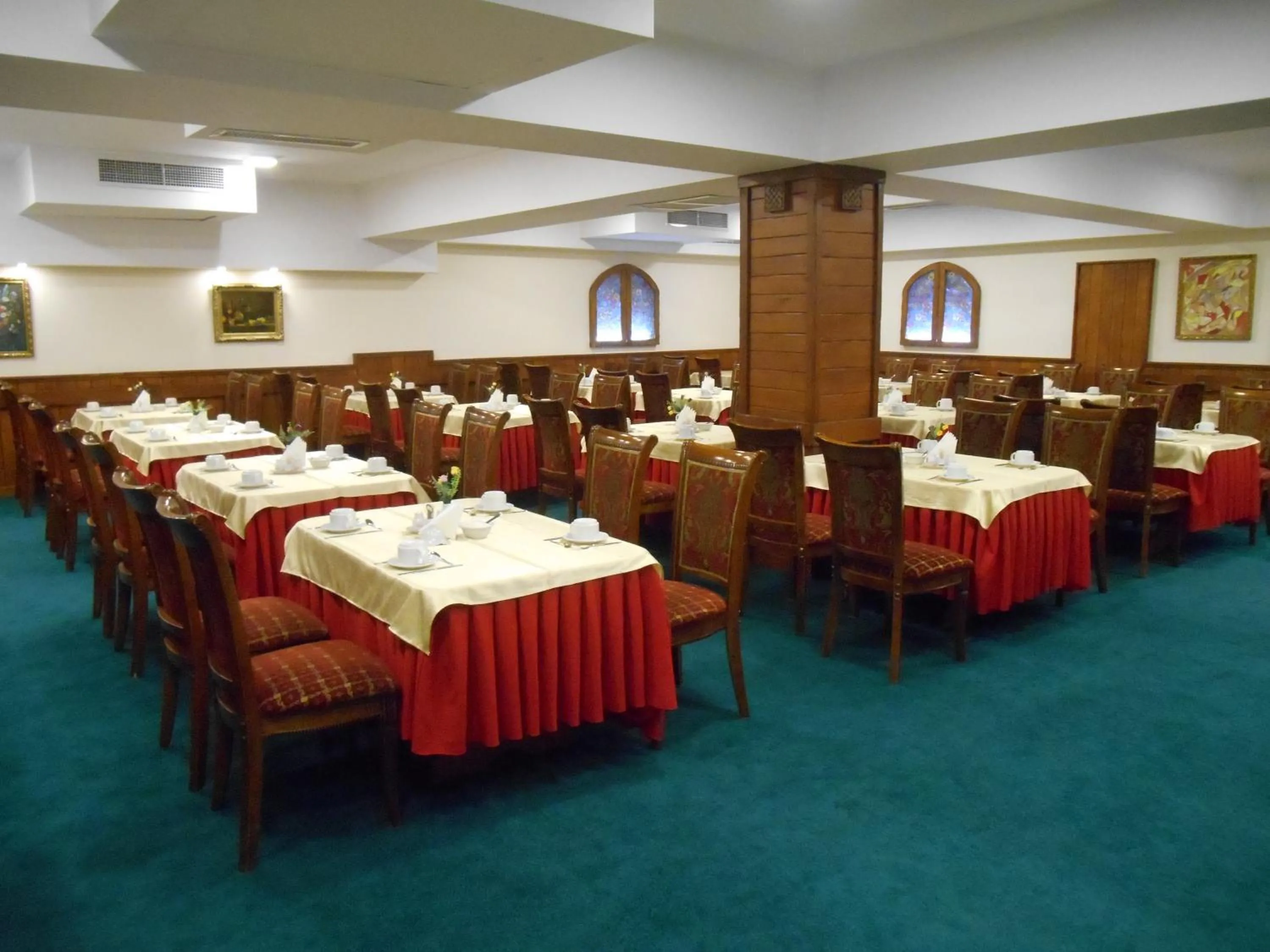 Restaurant/places to eat in Armenian Royal Palace