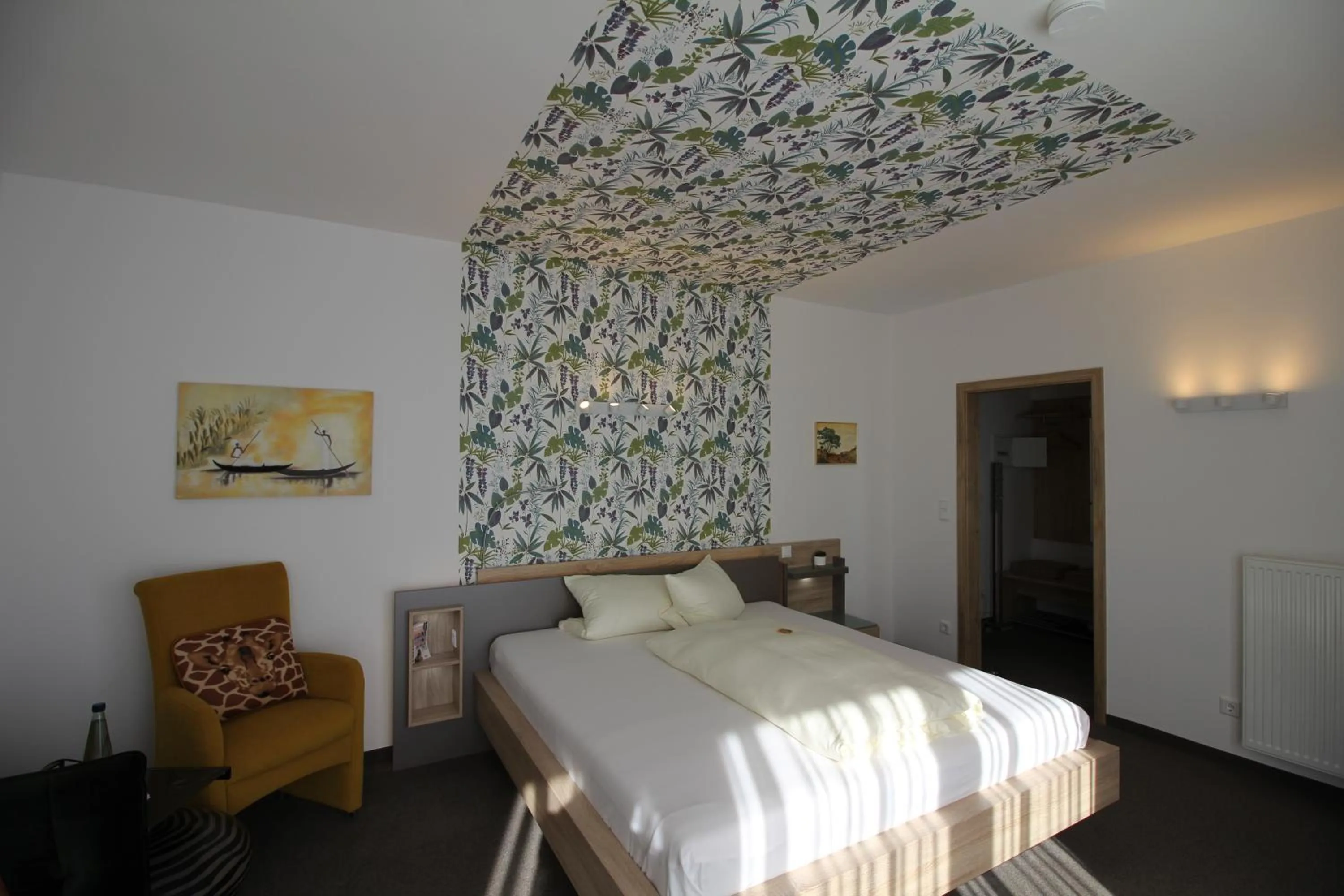 Photo of the whole room, Bed in Atrium Garni