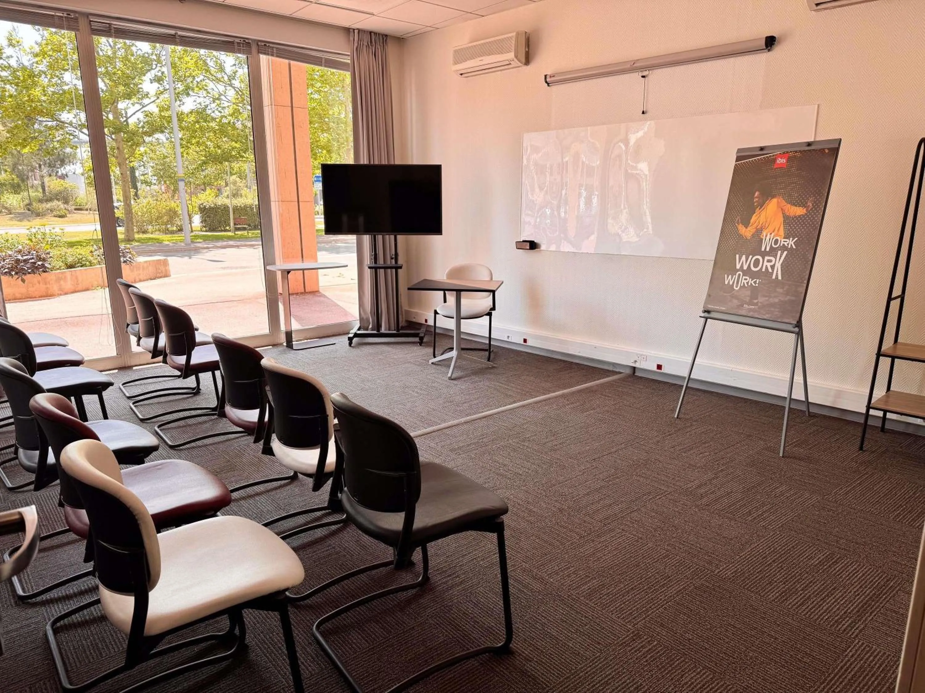 Meeting/conference room in ibis Martigues Centre