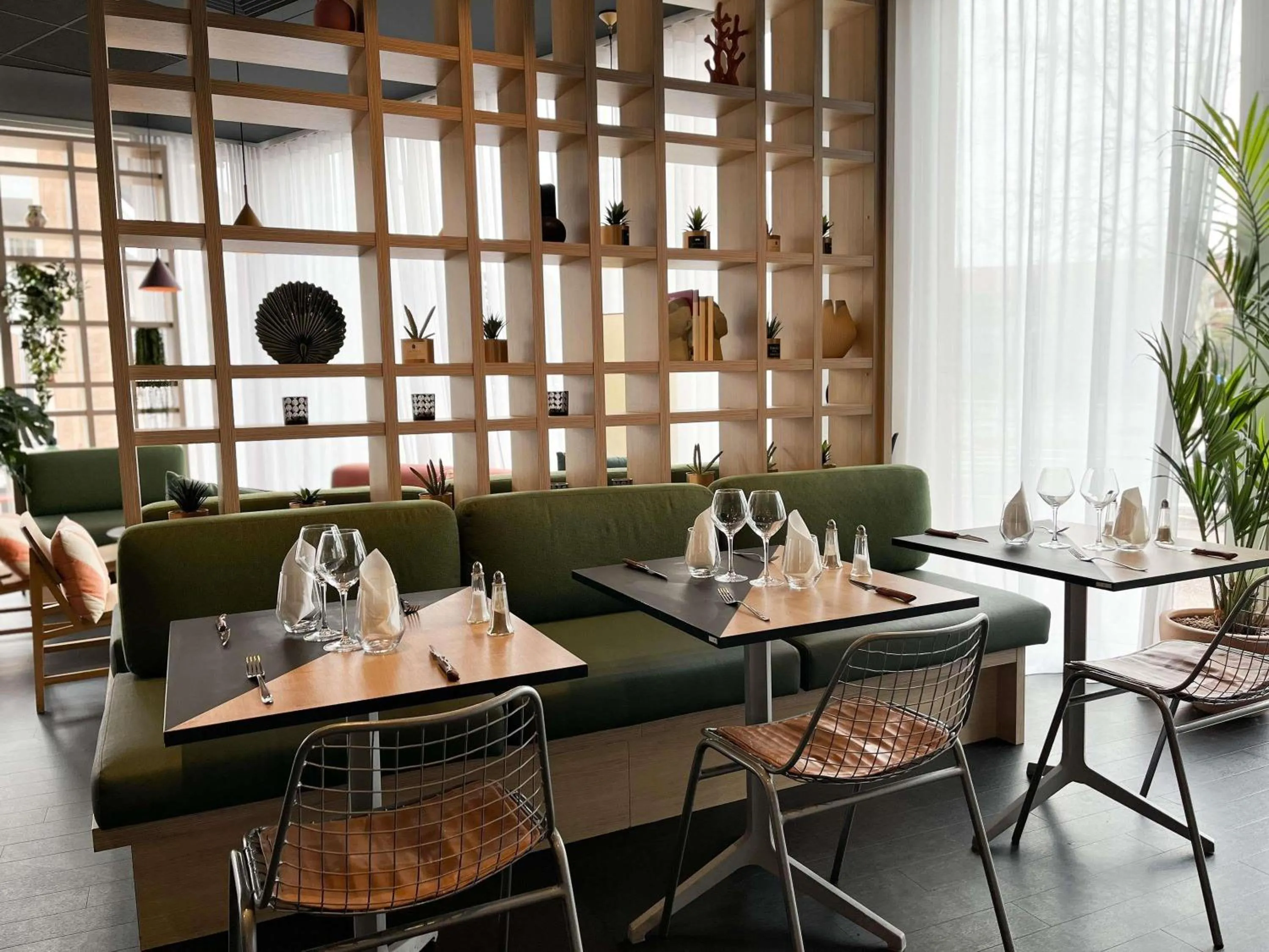 Restaurant/places to eat in ibis Martigues Centre