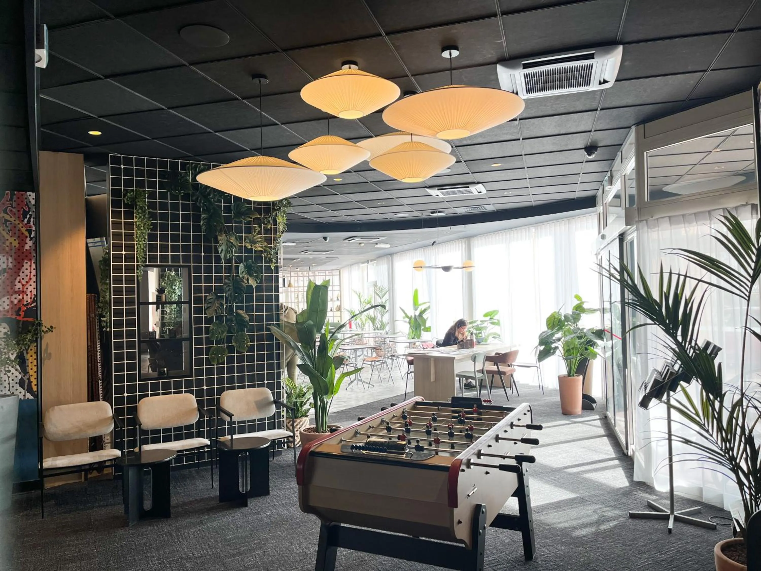 Seating area in ibis Martigues Centre