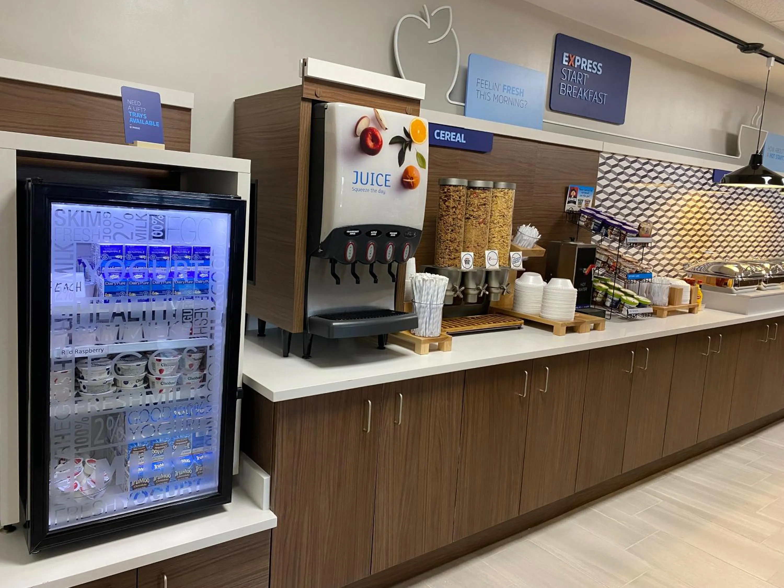 Food and drinks in Holiday Inn Express Plymouth by IHG