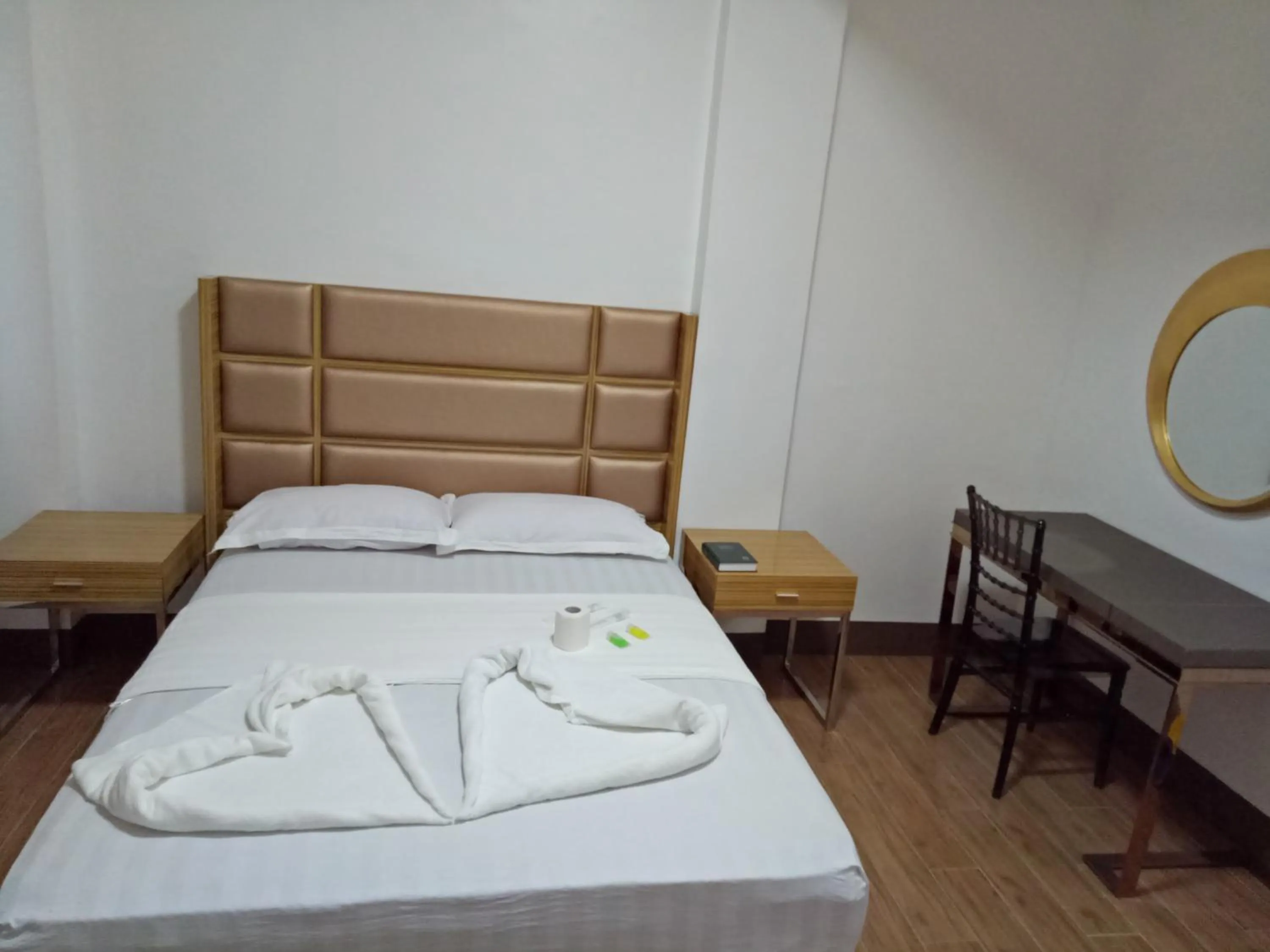 Bed in Meaco Hotel - Anilao