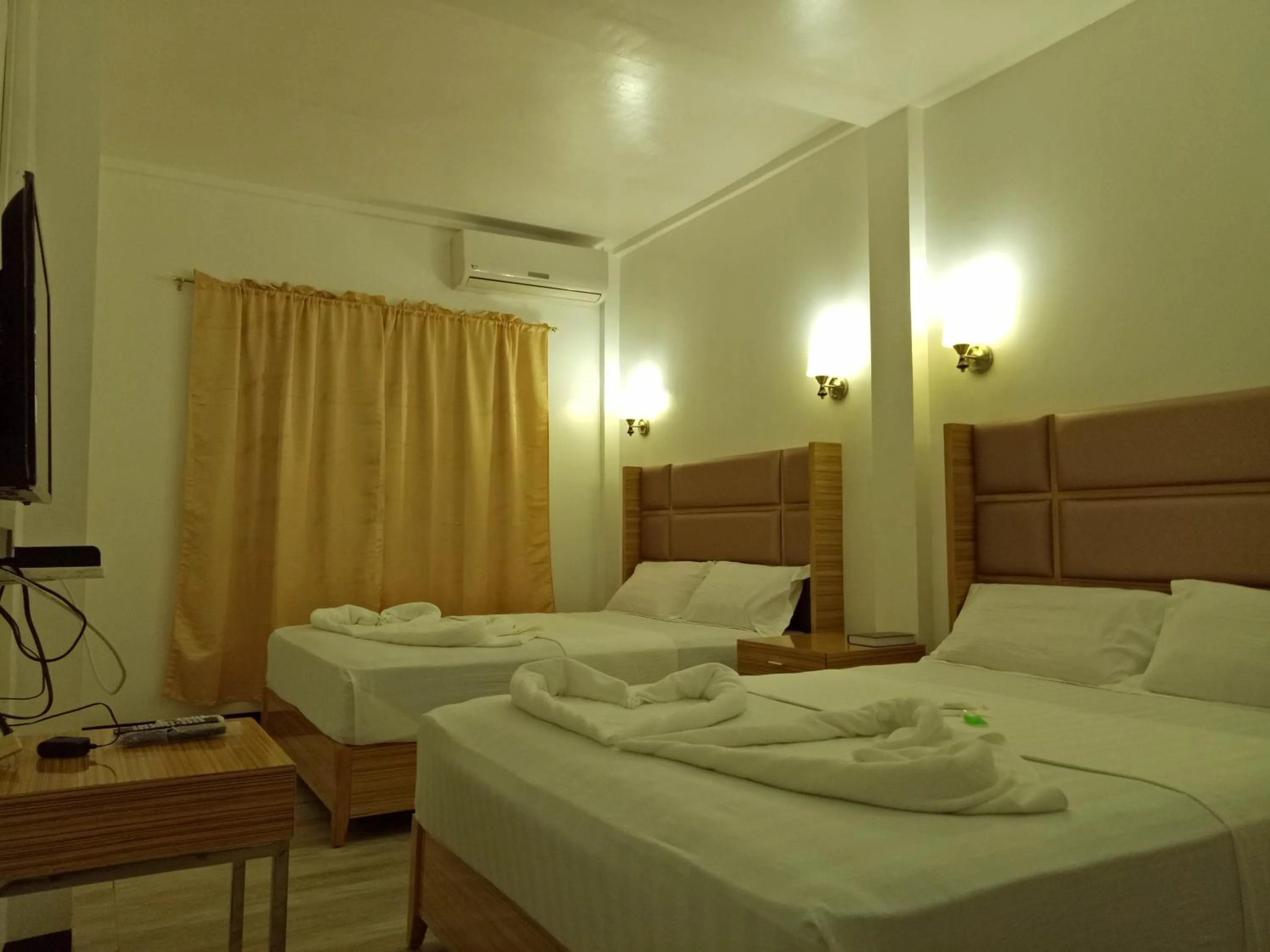 Bed in Meaco Hotel - Anilao