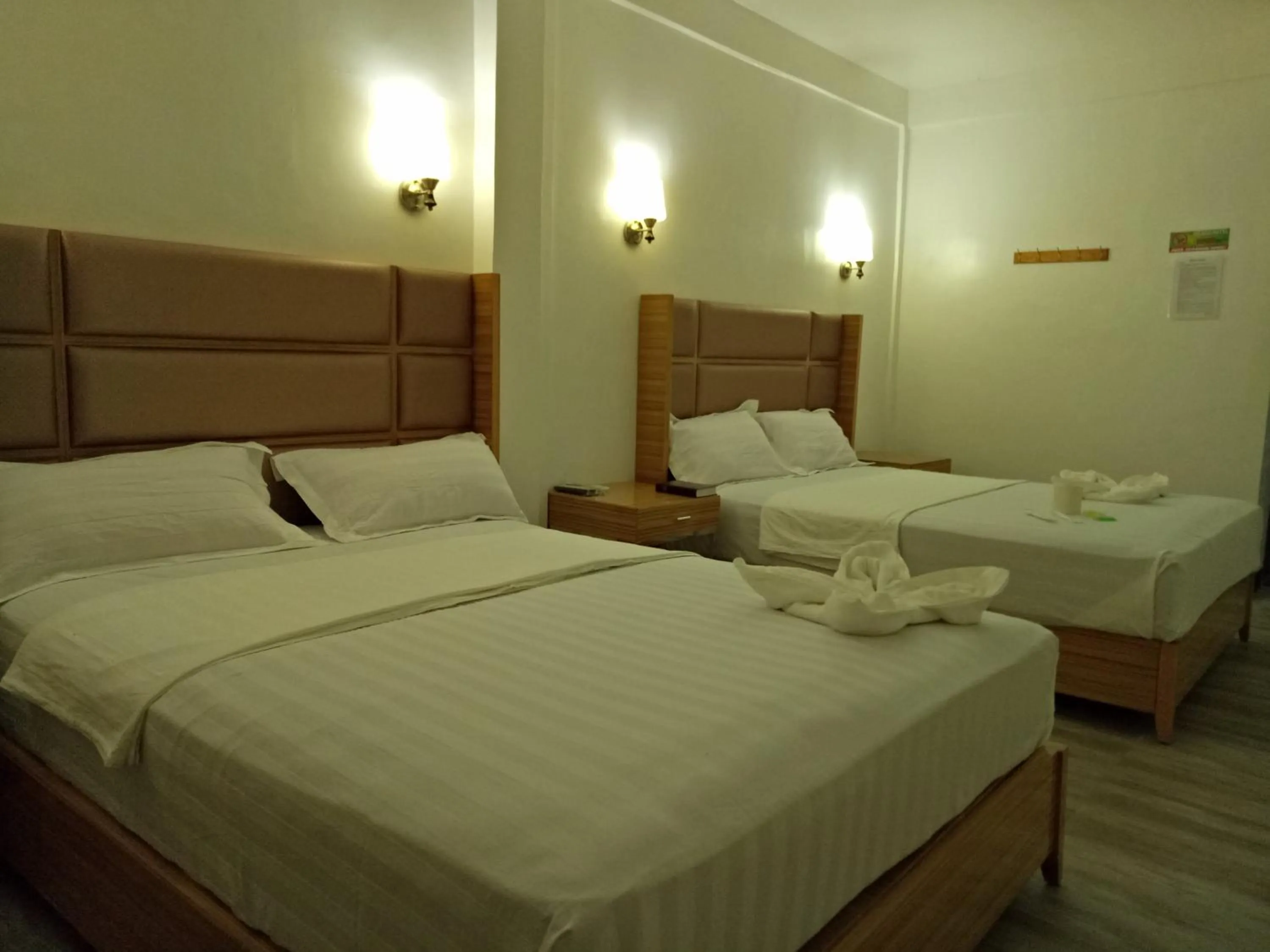 Bed in Meaco Hotel - Anilao