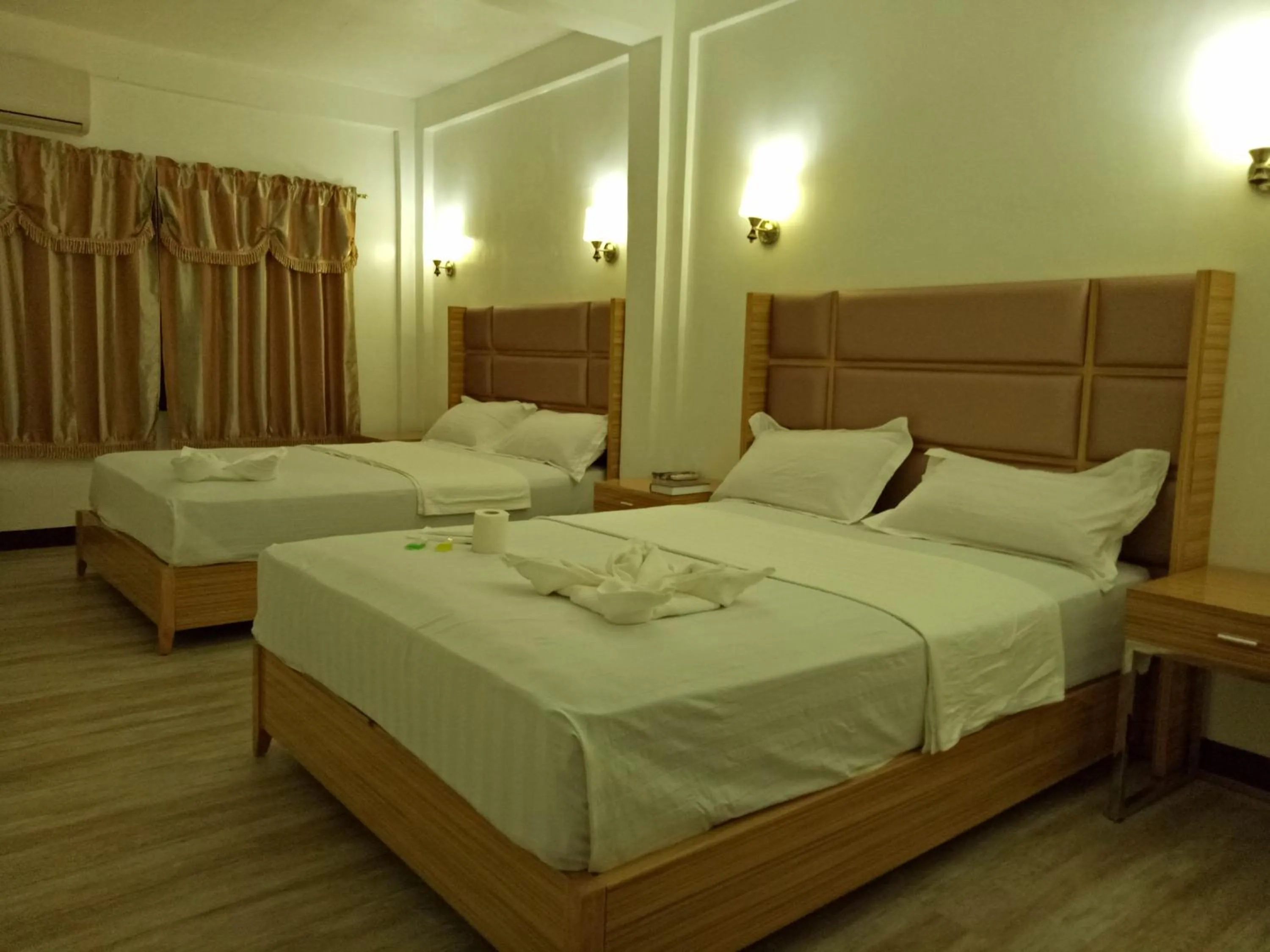 Bed in Meaco Hotel - Anilao