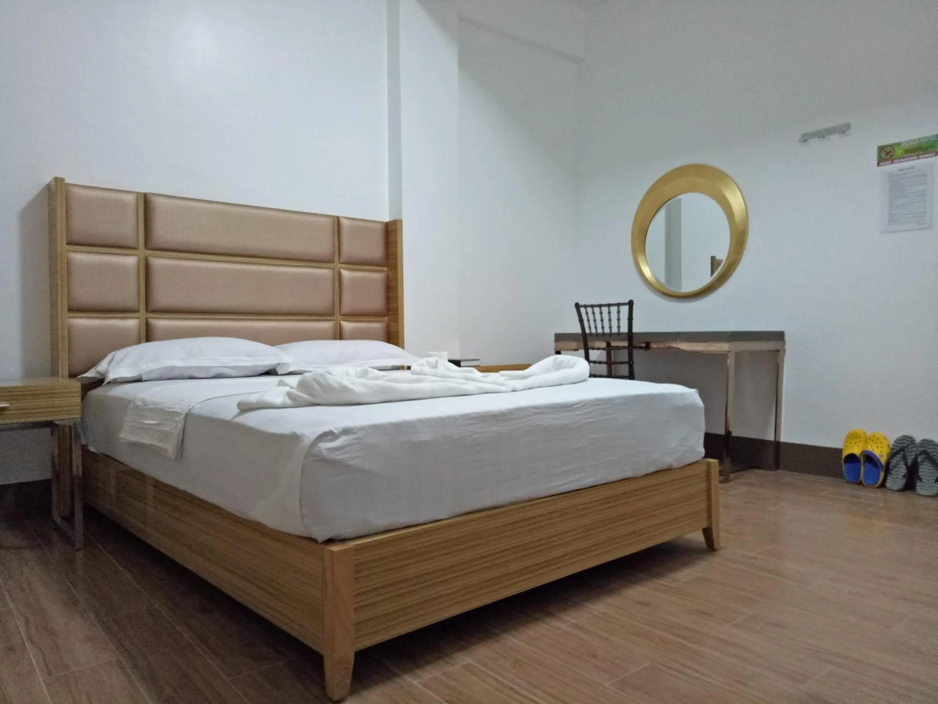 Bed in Meaco Hotel - Anilao