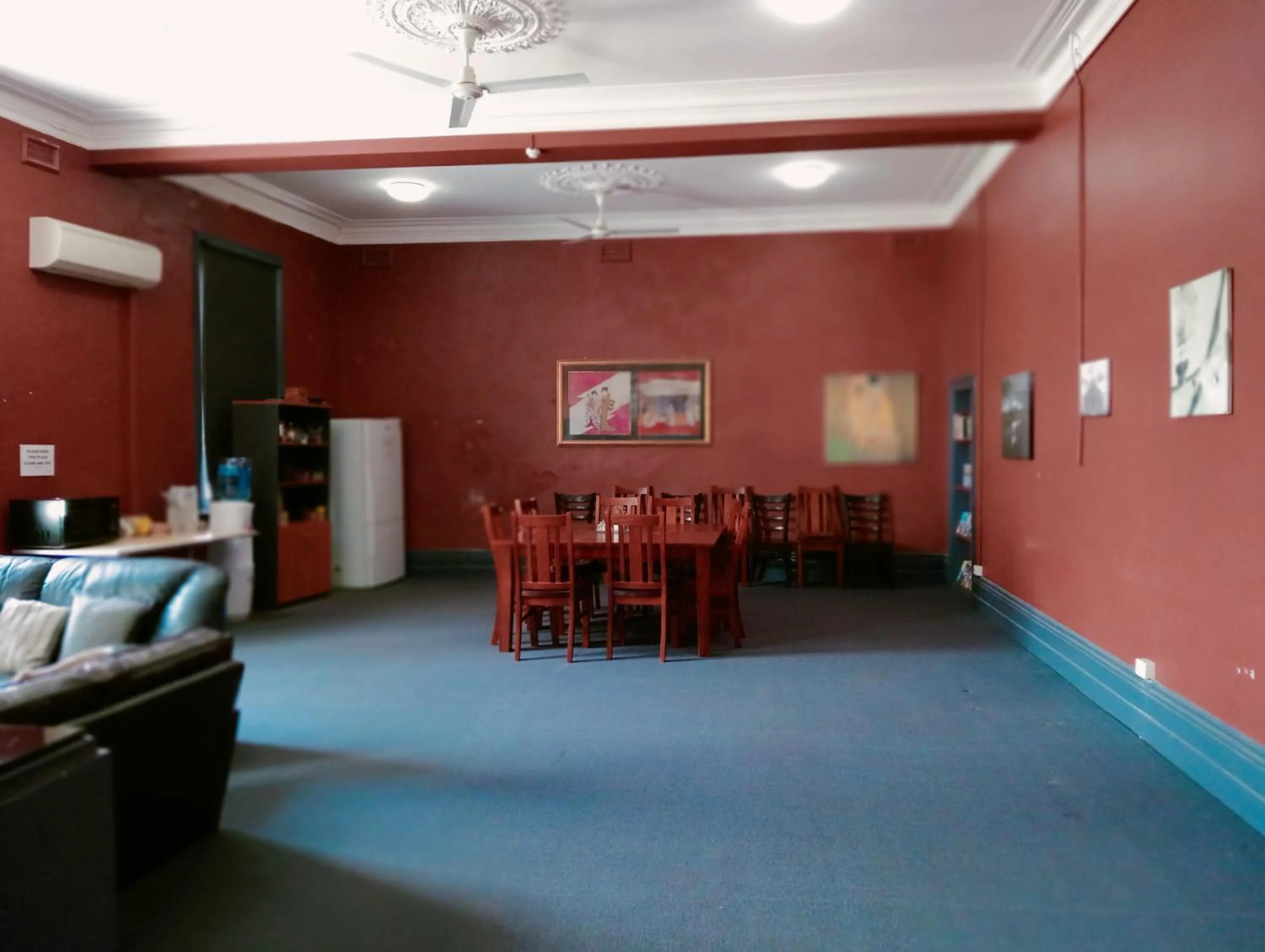 Communal lounge/ TV room in Australia Hotel Fremantle