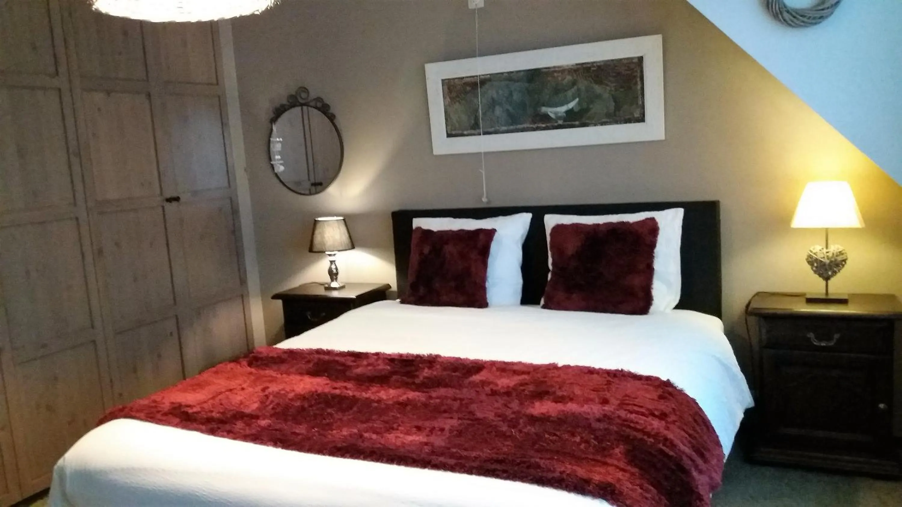 Photo of the whole room, Bed in Juliette's