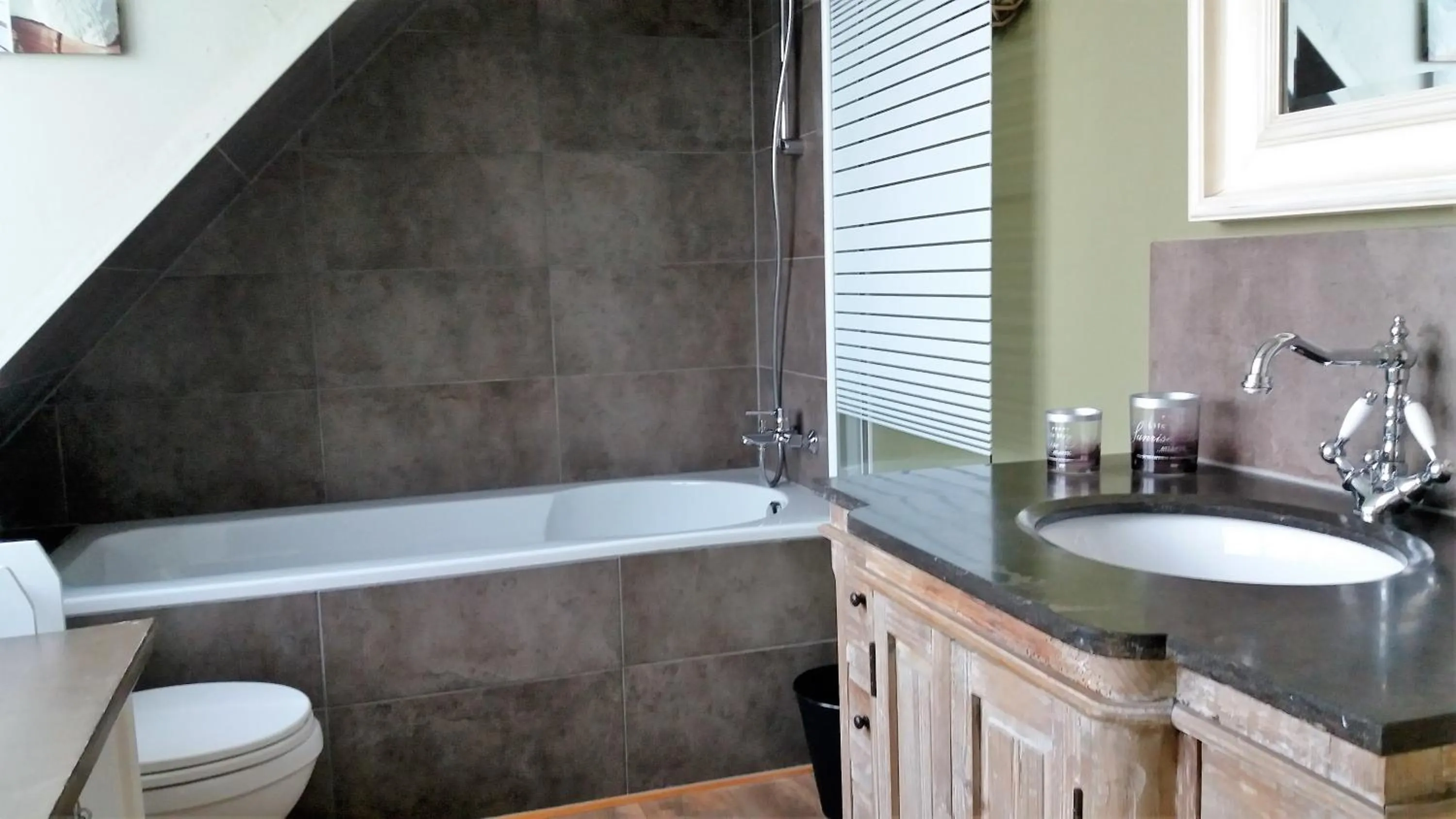 Bathroom in Juliette's