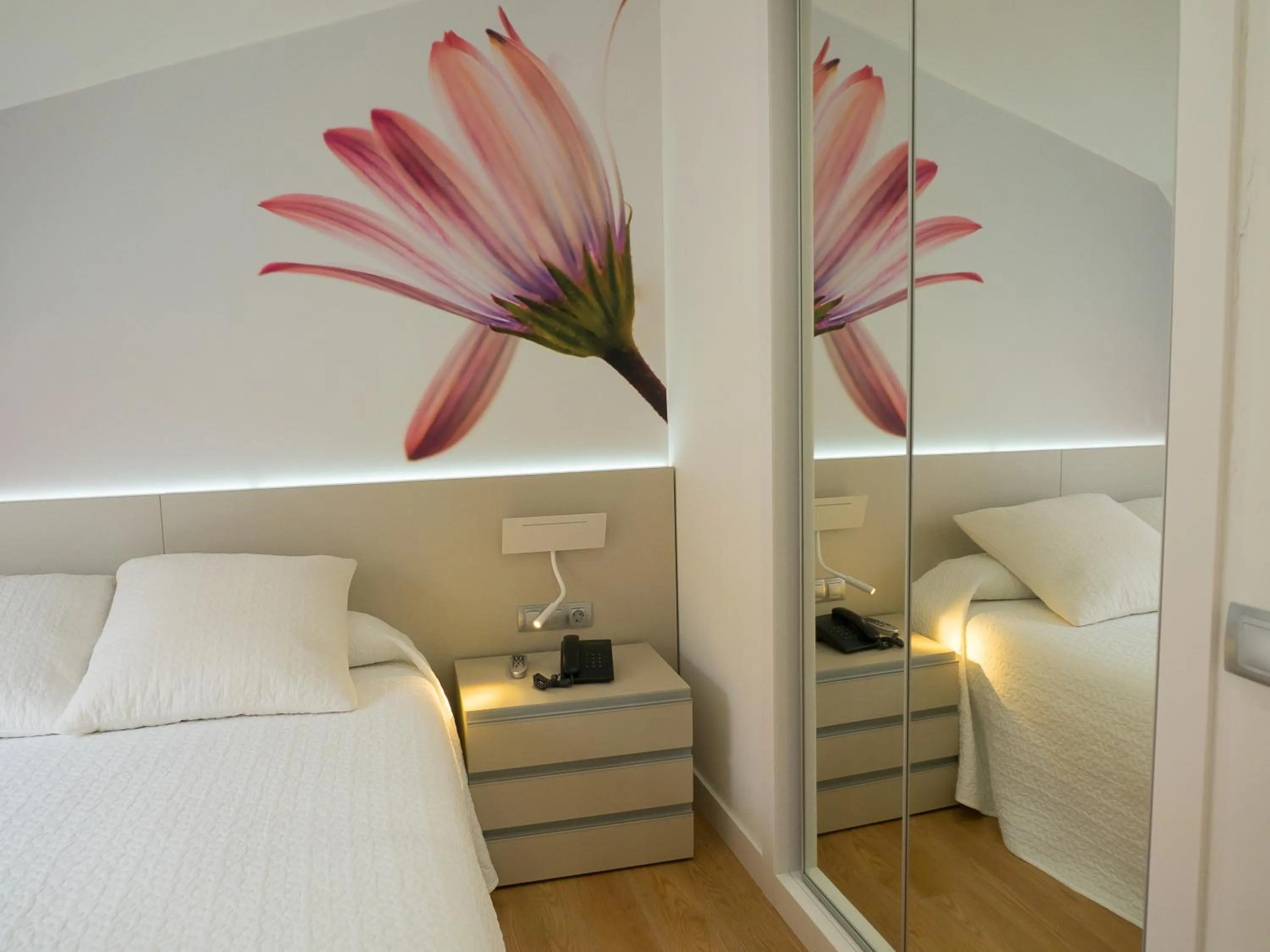 TV and multimedia, Bed in Hotel Vila da Guarda