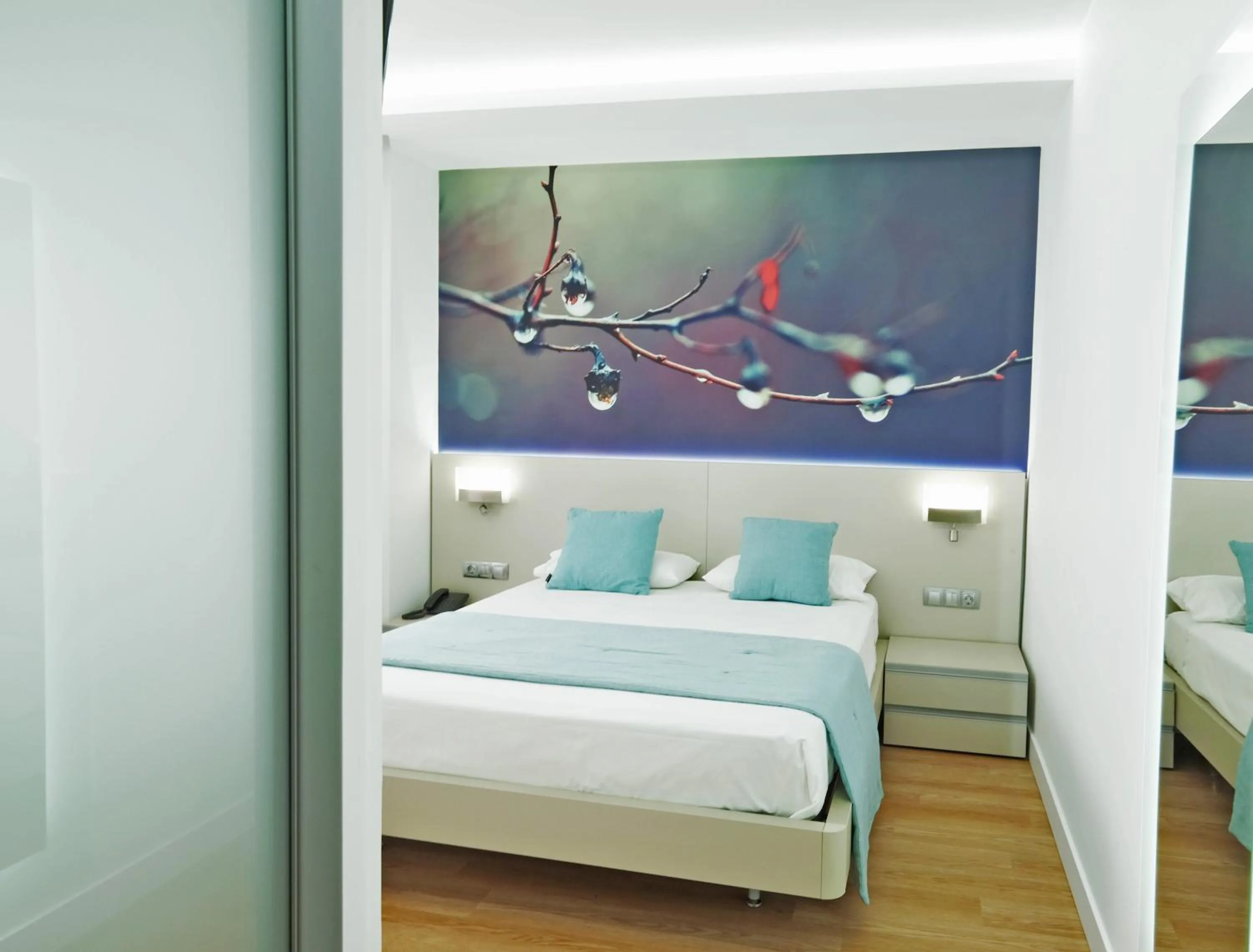 Shower, Bed in Hotel Vila da Guarda