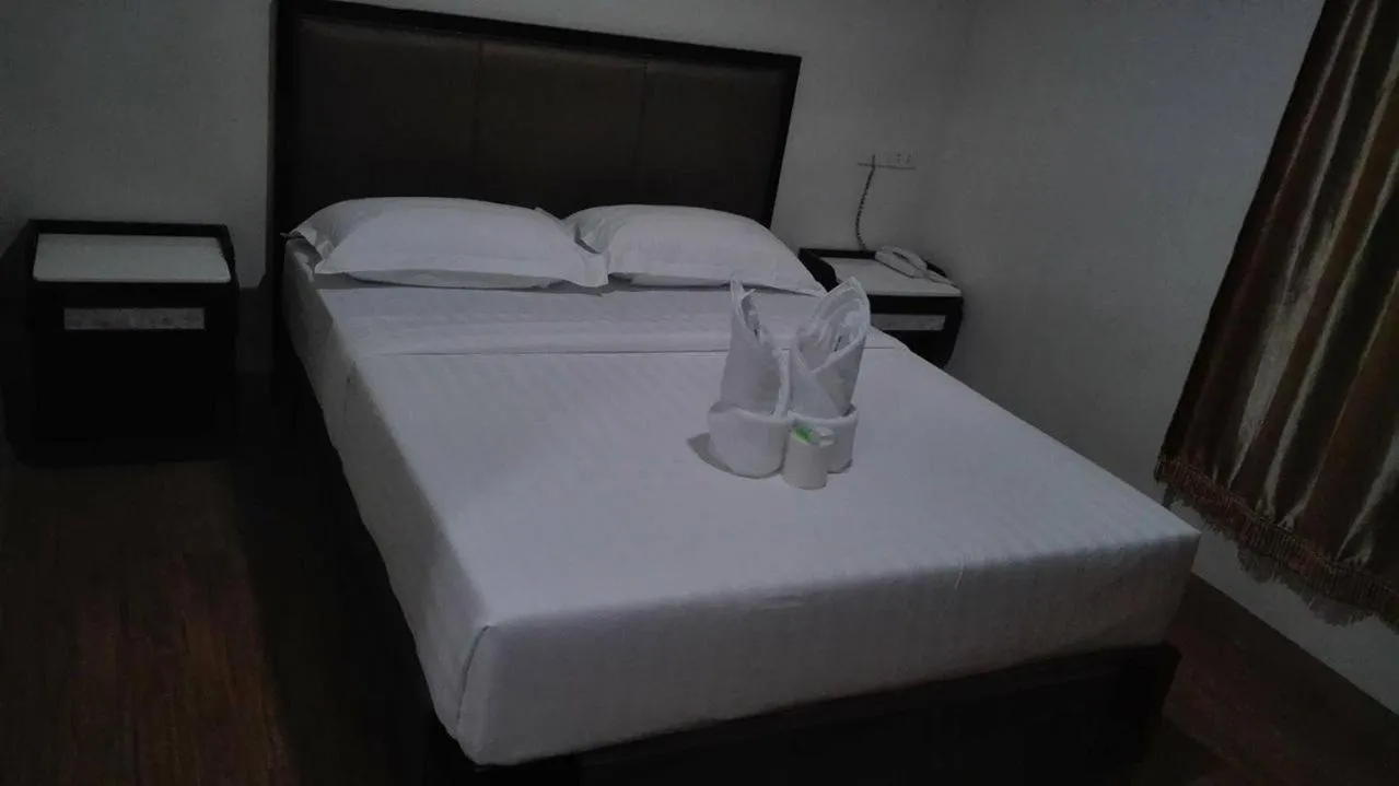Bed in Meaco Royal Hotel - Tabaco