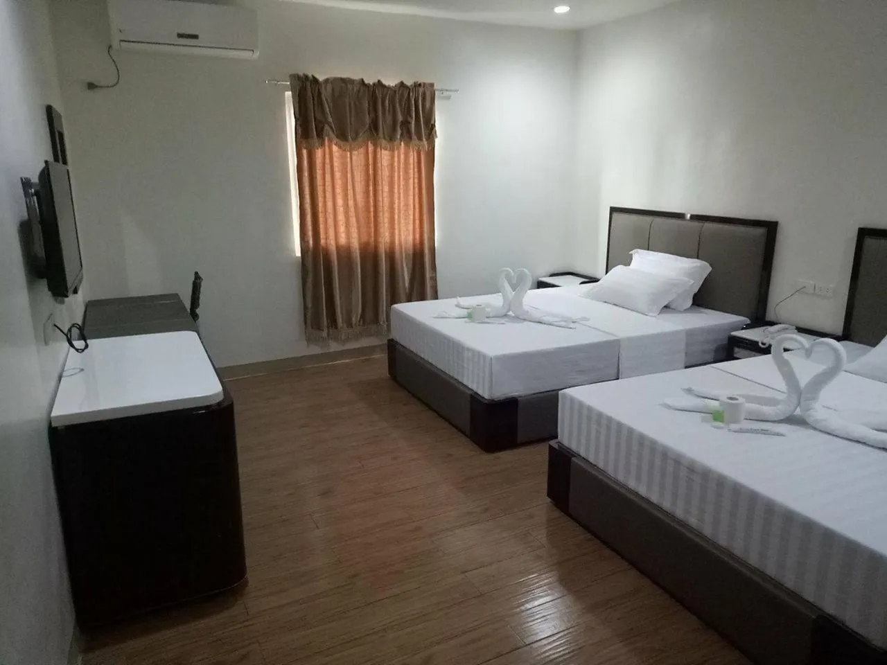 Bed in Meaco Royal Hotel - Tabaco