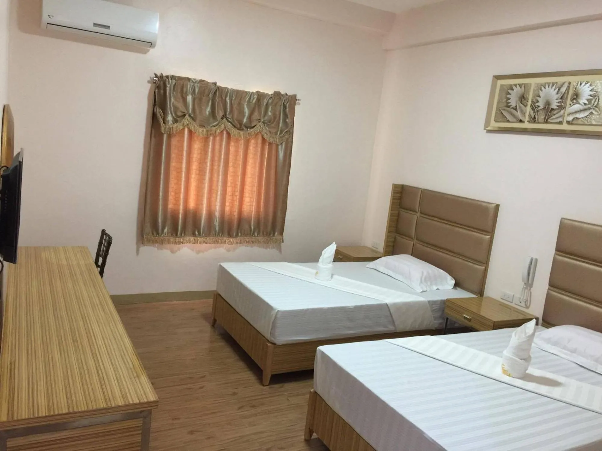 Bed in Meaco Royal Hotel - Lipa