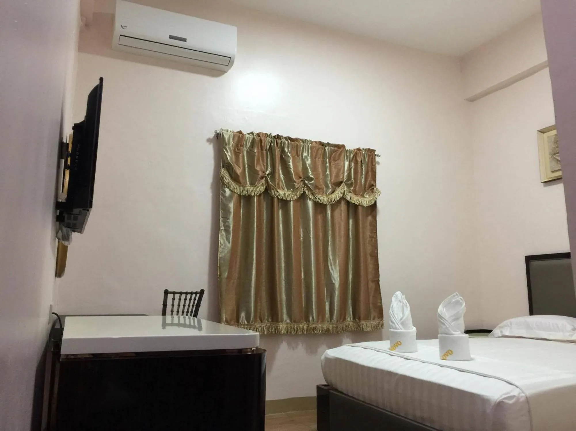 Bed in Meaco Royal Hotel - Lipa