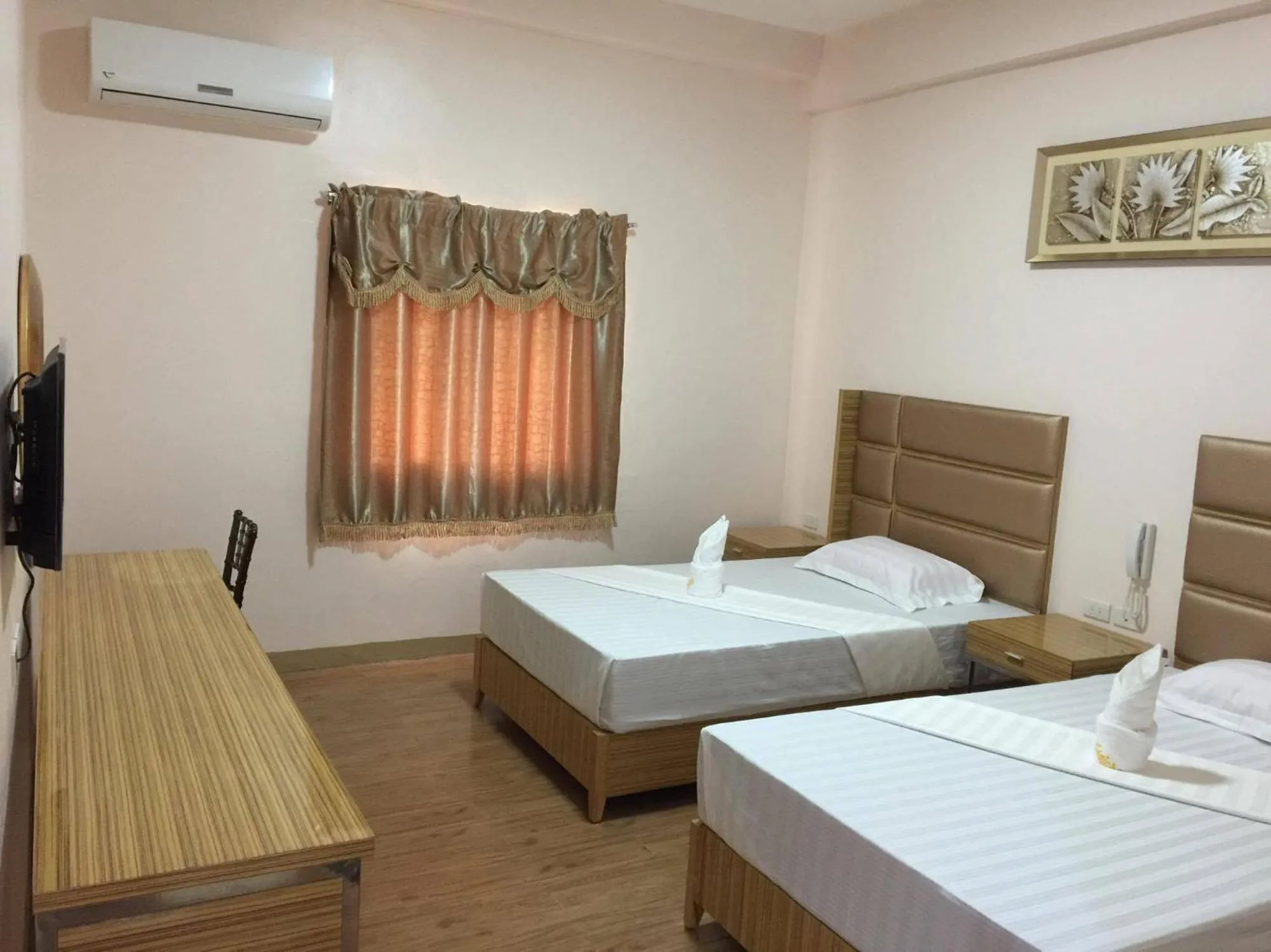 Bed in Meaco Royal Hotel - Lipa