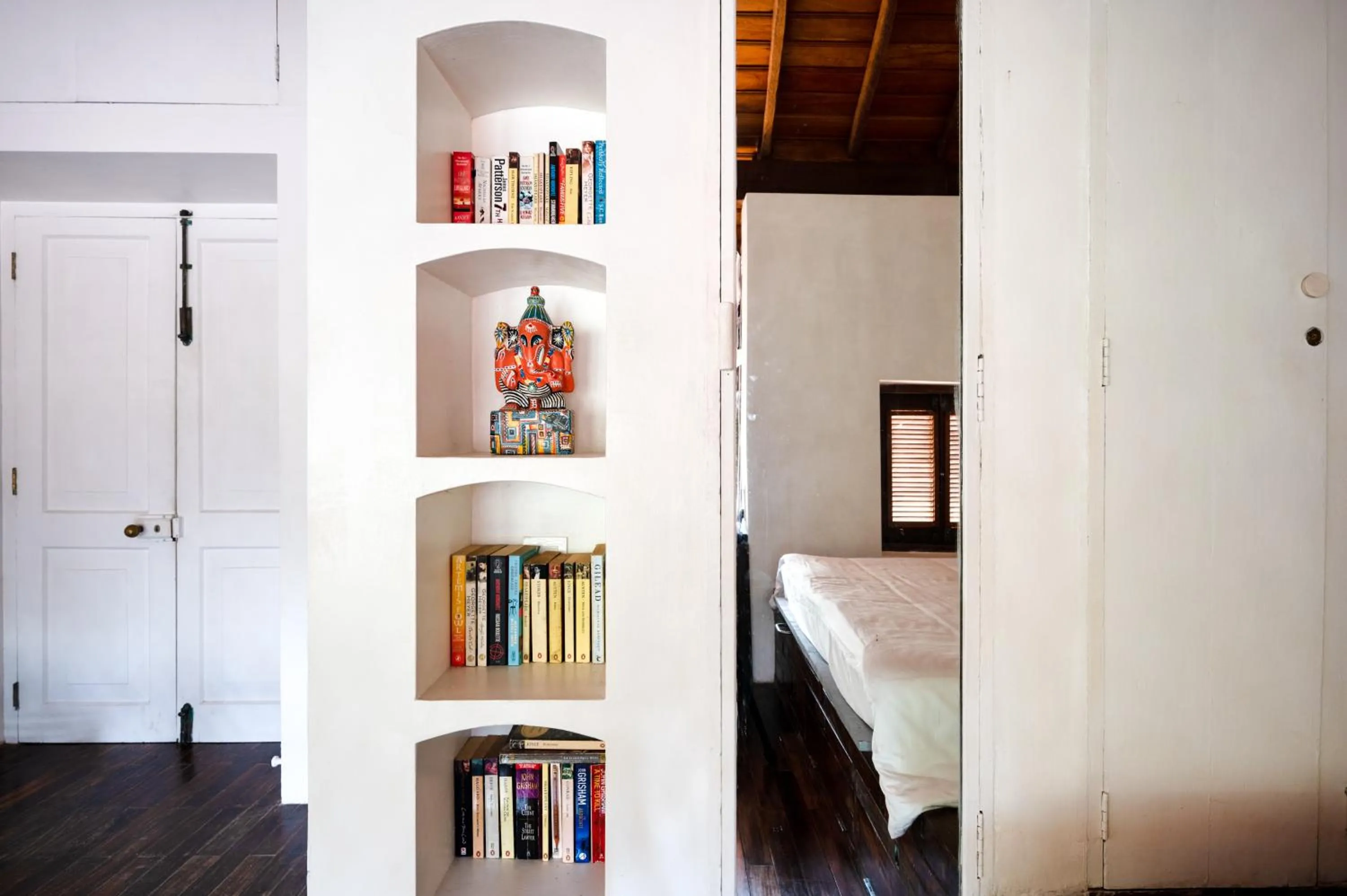 Library, Bed in Lunuganga Estate