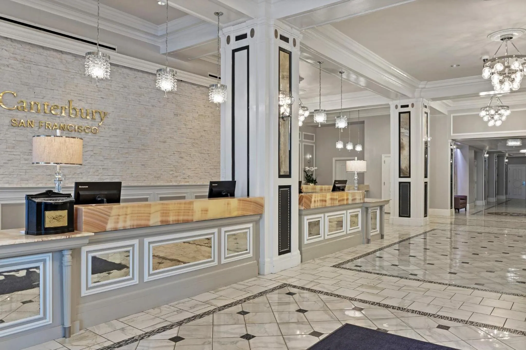 Lobby or reception in Club Wyndham Canterbury
