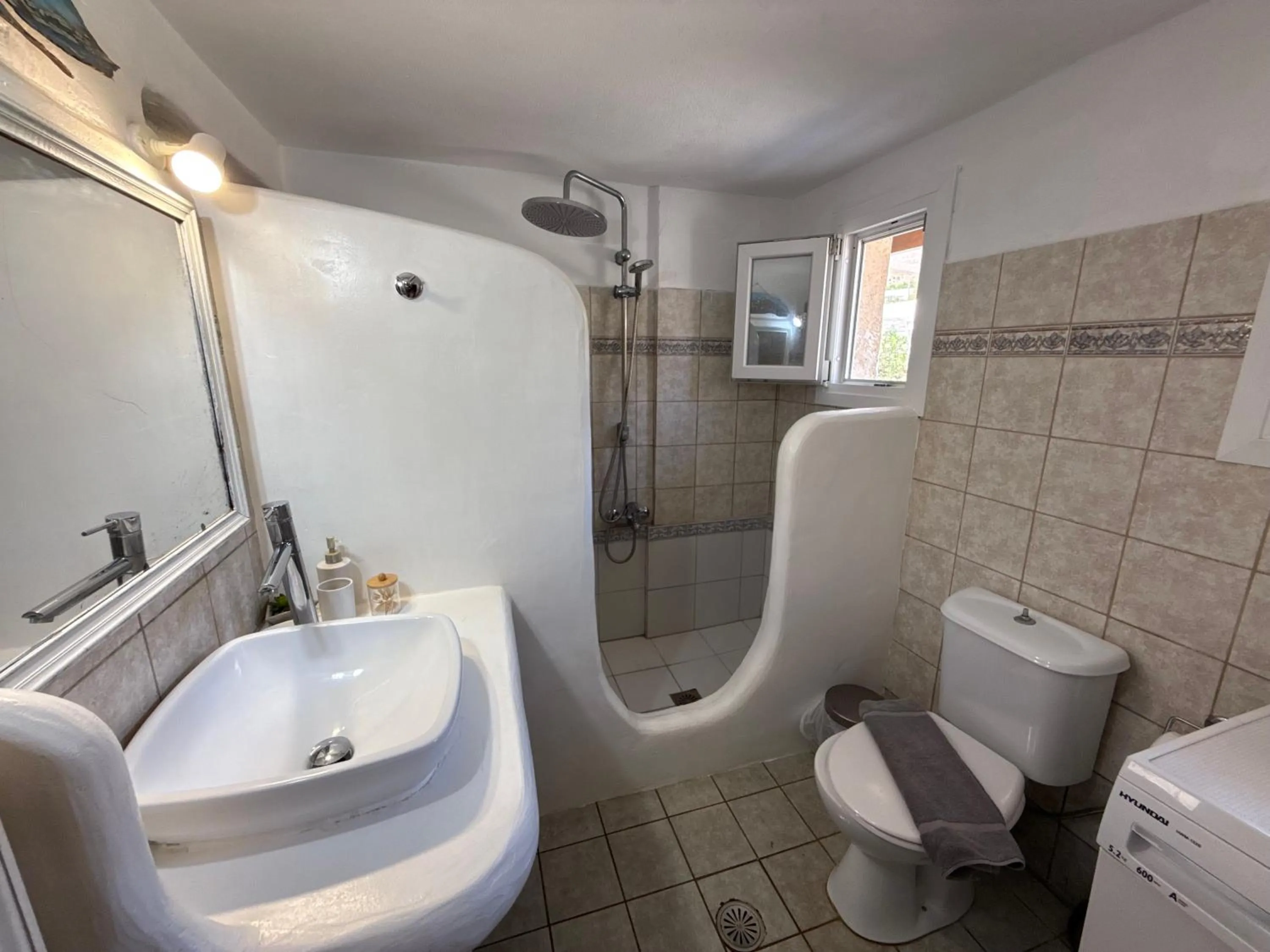 Shower in Atlazia Suites