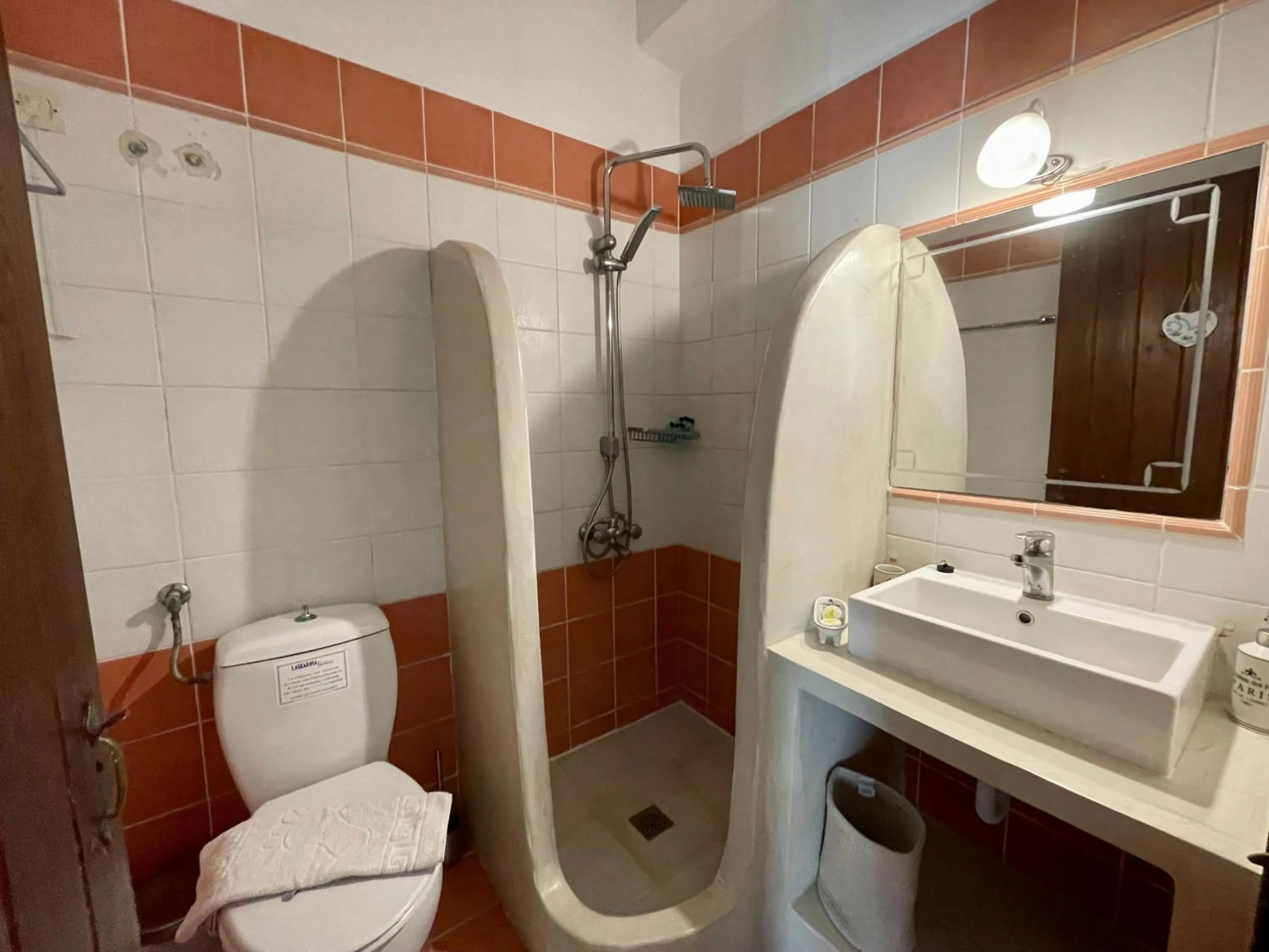 Shower in Atlazia Suites