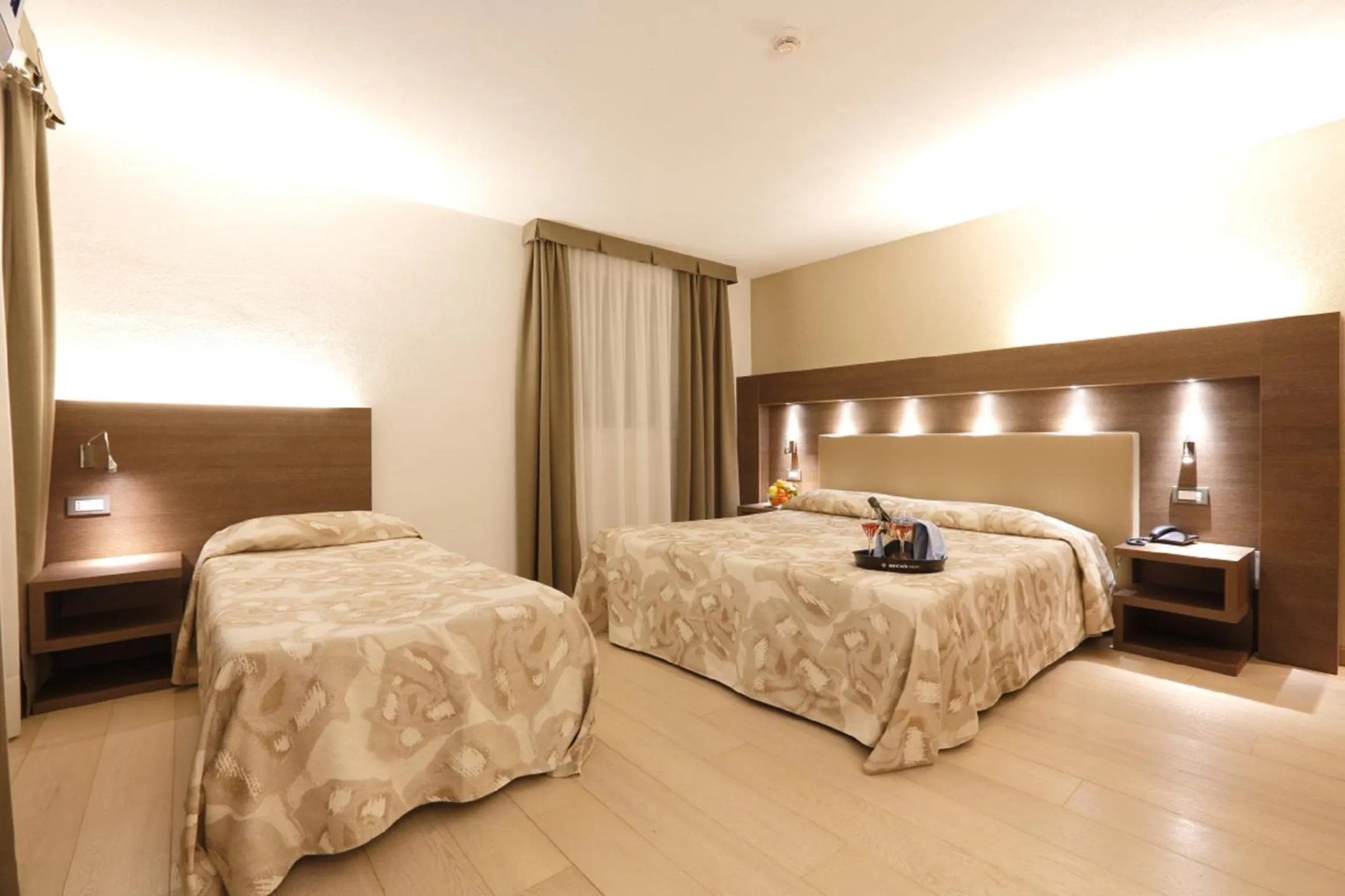 Shower, Bed in Grand Hotel Miramonti