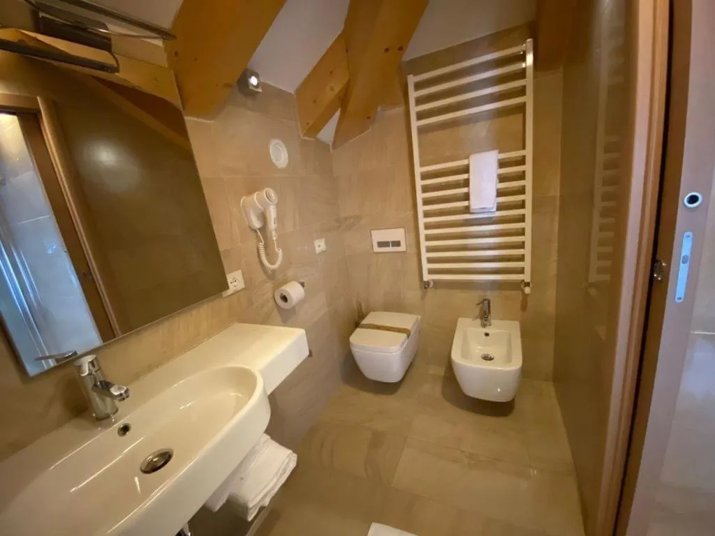 Bathroom in Grand Hotel Miramonti