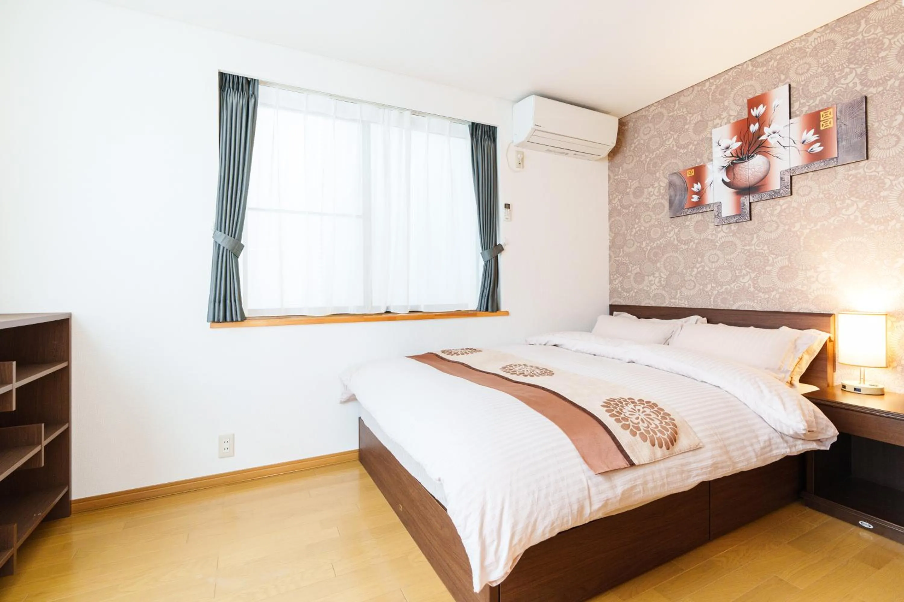 Photo of the whole room, Bed in Luxury Guest House in Tokyo Shinjuku