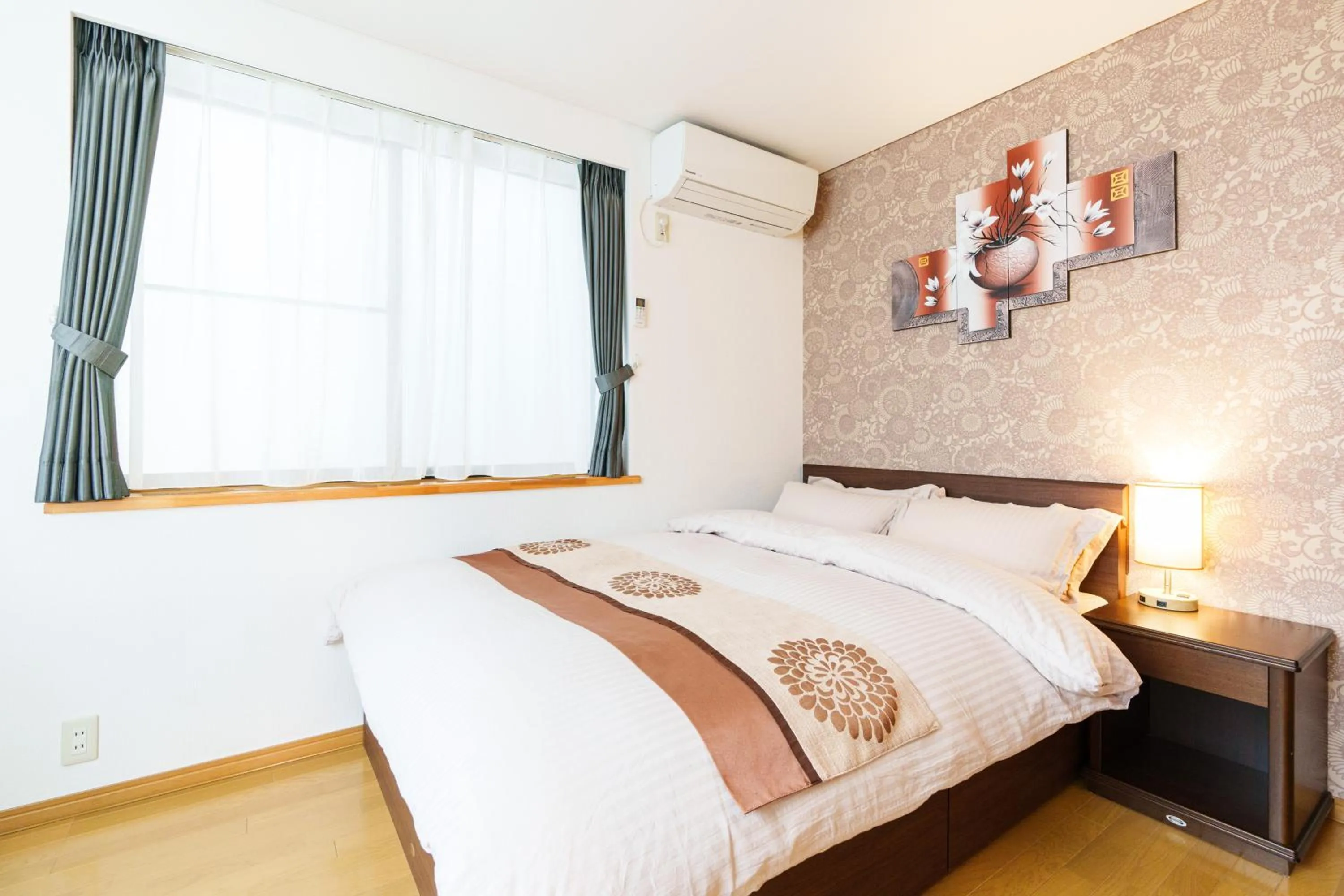 Bedroom, Bed in Luxury Guest House in Tokyo Shinjuku