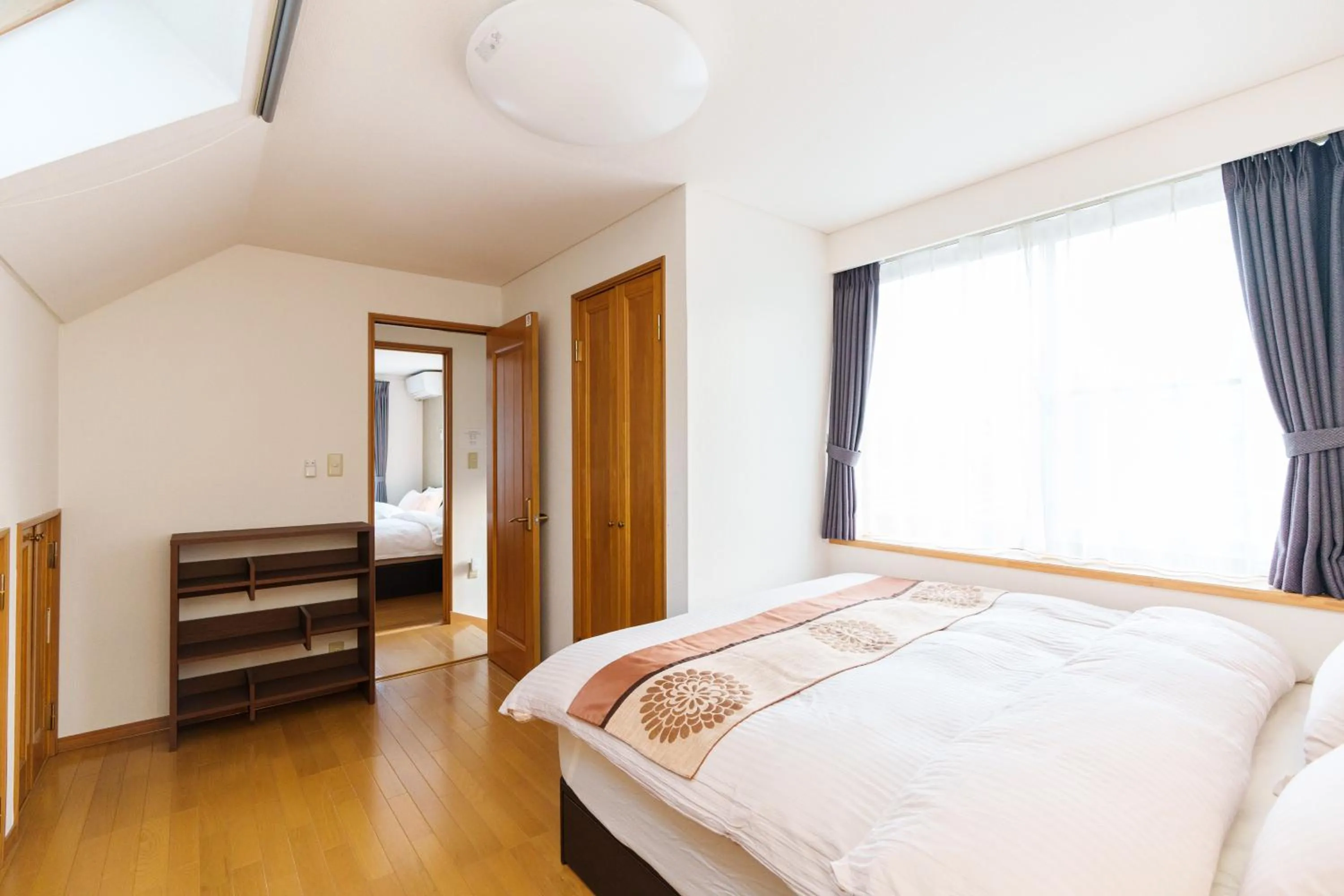 Photo of the whole room, Bed in Luxury Guest House in Tokyo Shinjuku