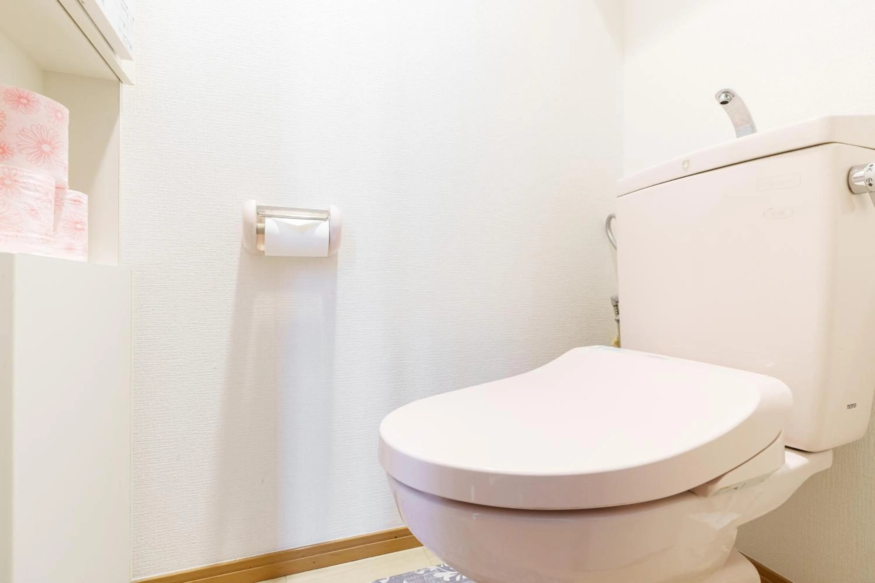 Toilet in Luxury Guest House in Tokyo Shinjuku
