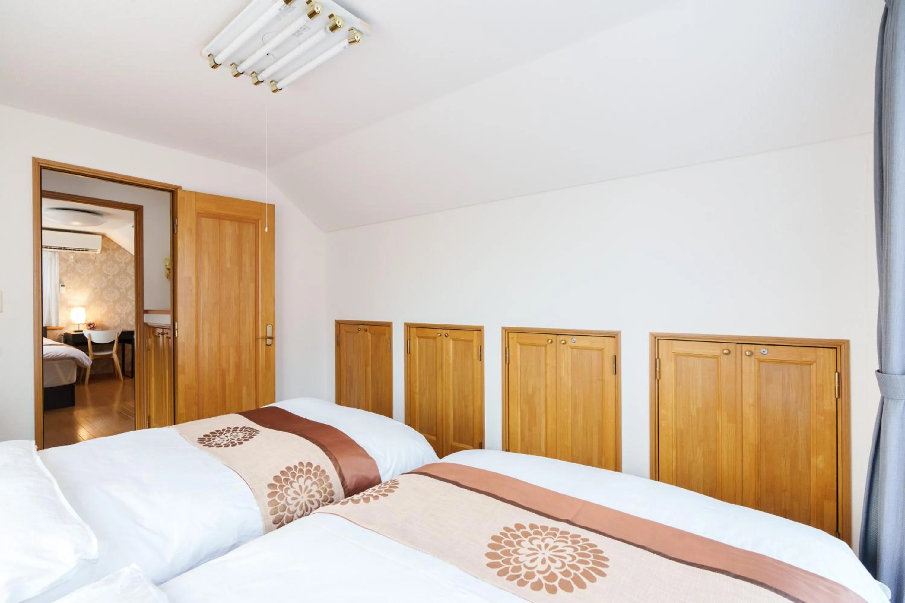 Photo of the whole room, Bed in Luxury Guest House in Tokyo Shinjuku
