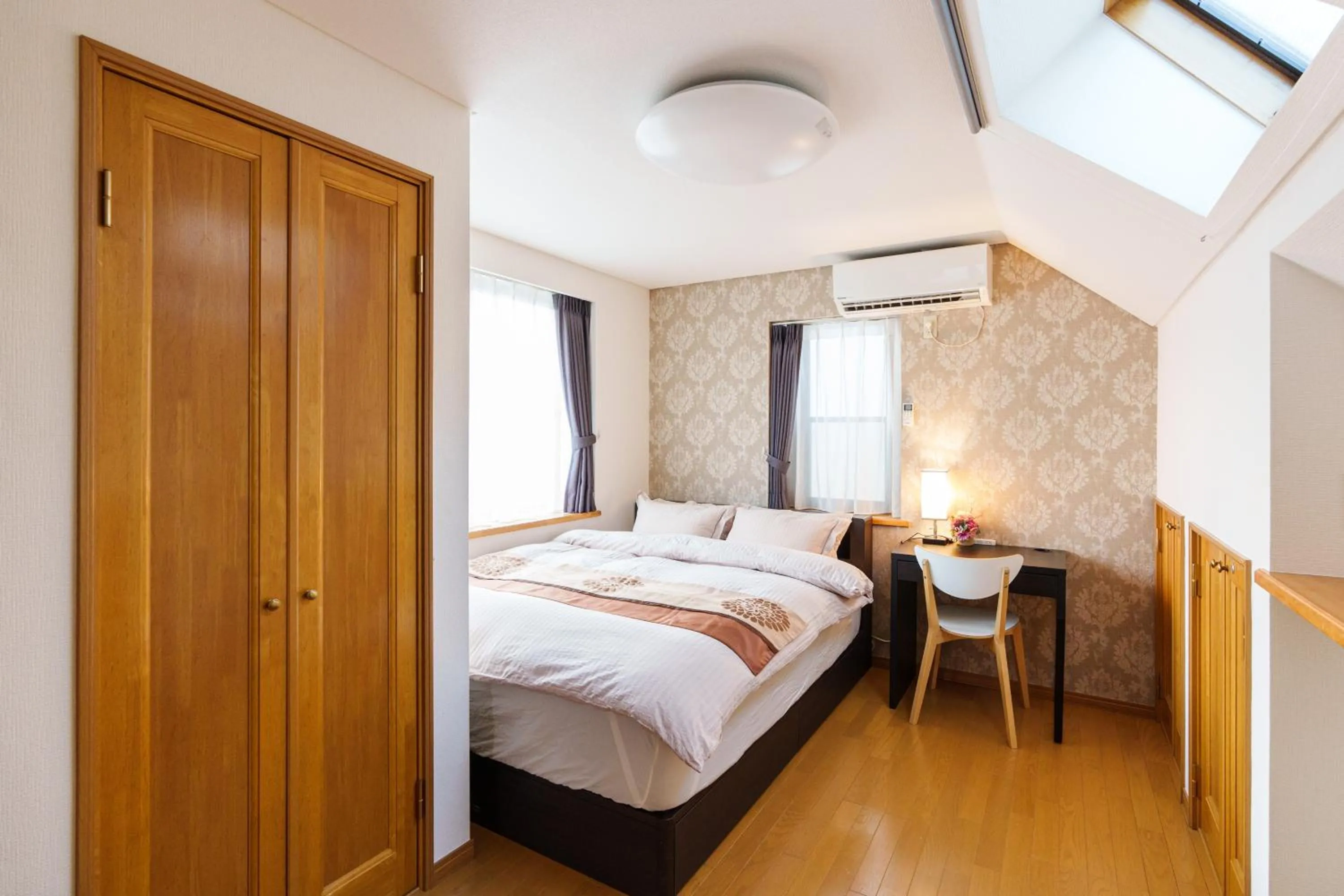 Photo of the whole room, Bed in Luxury Guest House in Tokyo Shinjuku