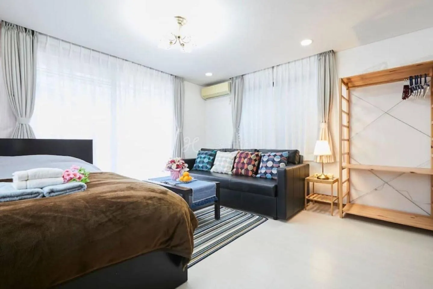 Living room, Bed in Luxury Guest House in Tokyo Shinjuku
