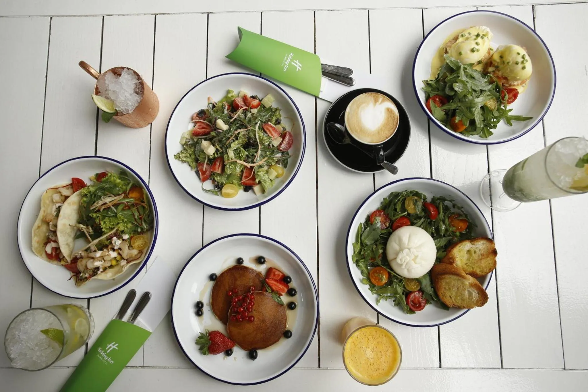 Lounge or bar in Holiday Inn - Tbilisi by IHG