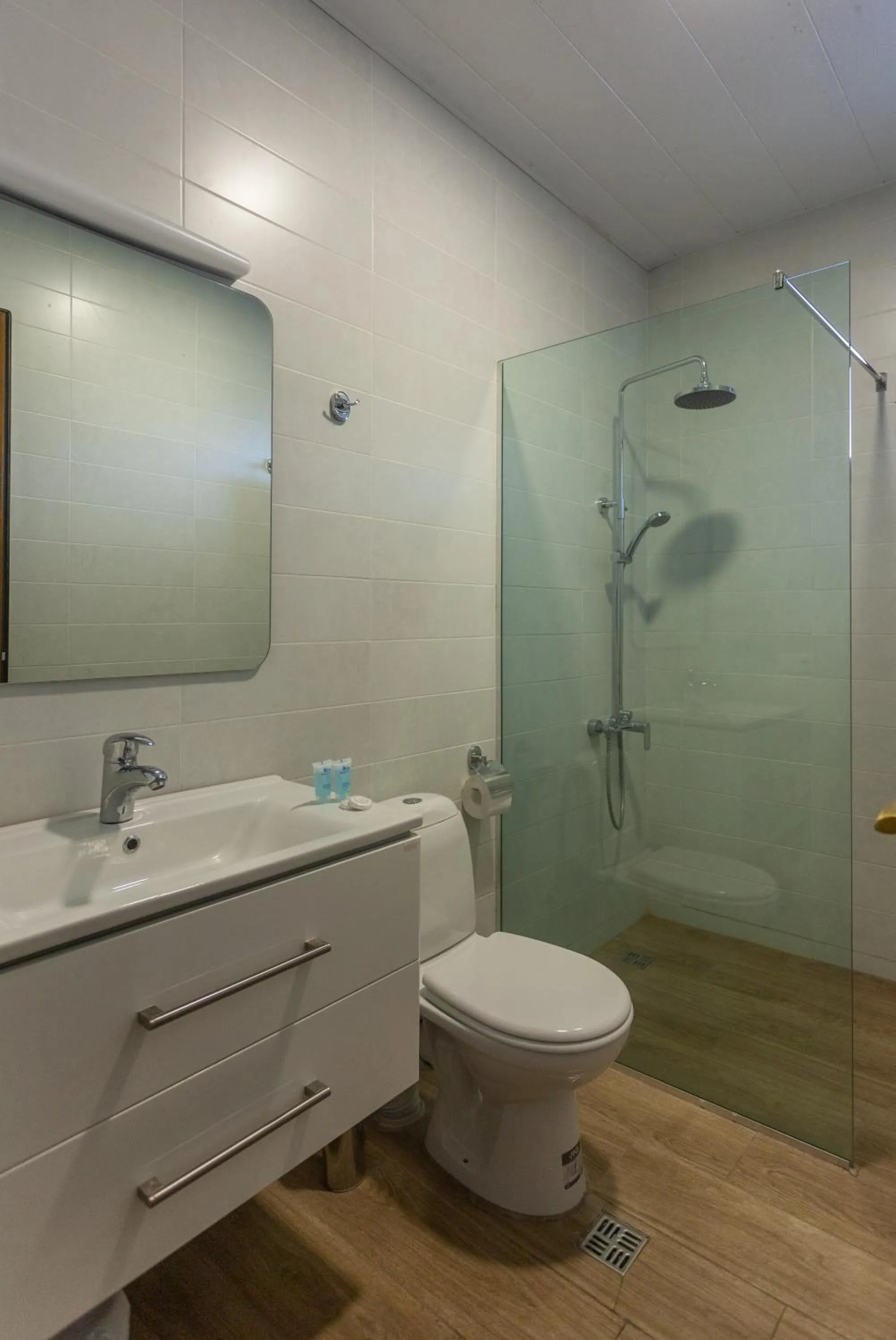 Shower in Hotel Beaumonde Garden