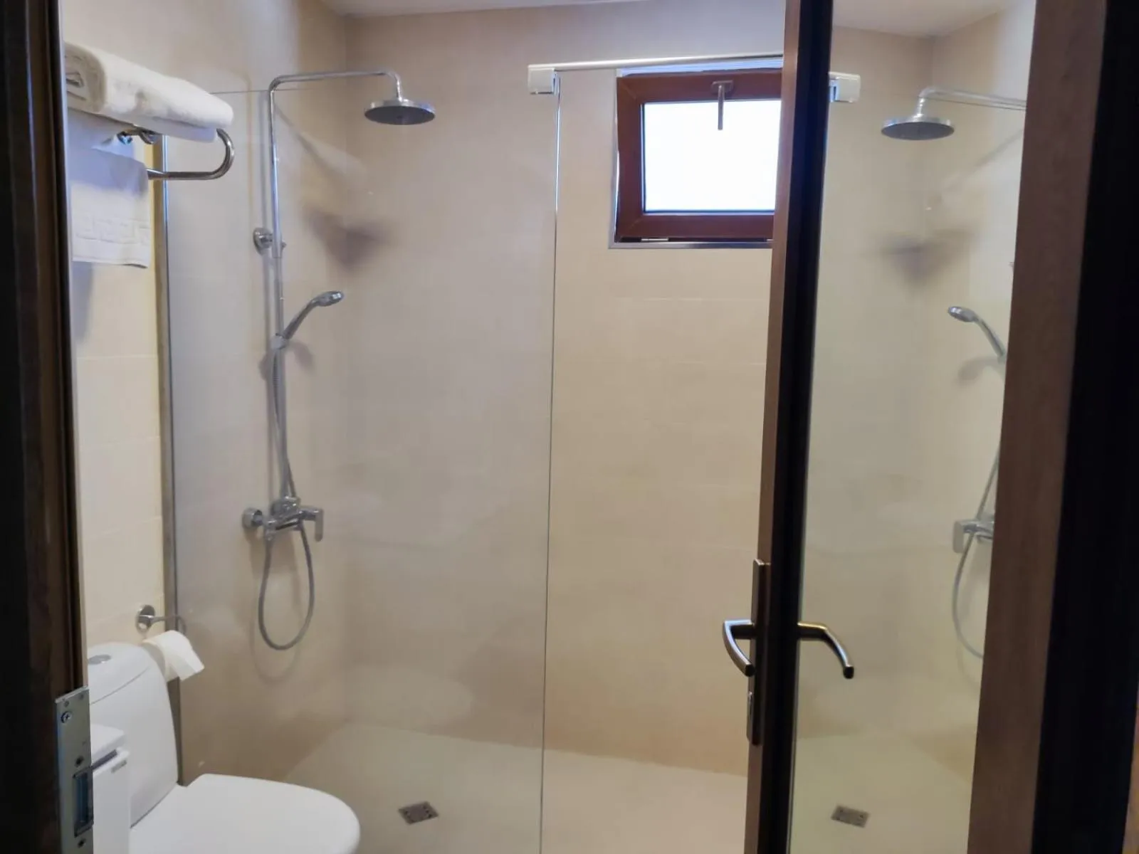 Shower in Hotel Beaumonde Garden