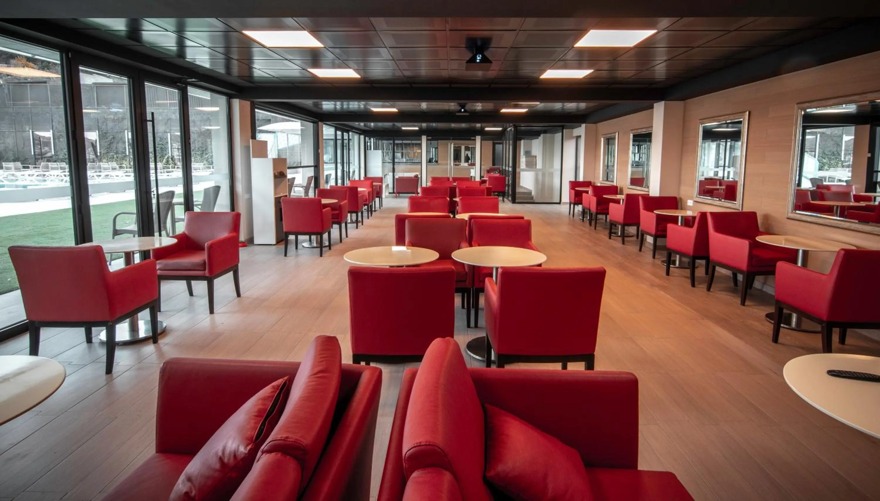 Restaurant/places to eat in Hotel Beaumonde Garden