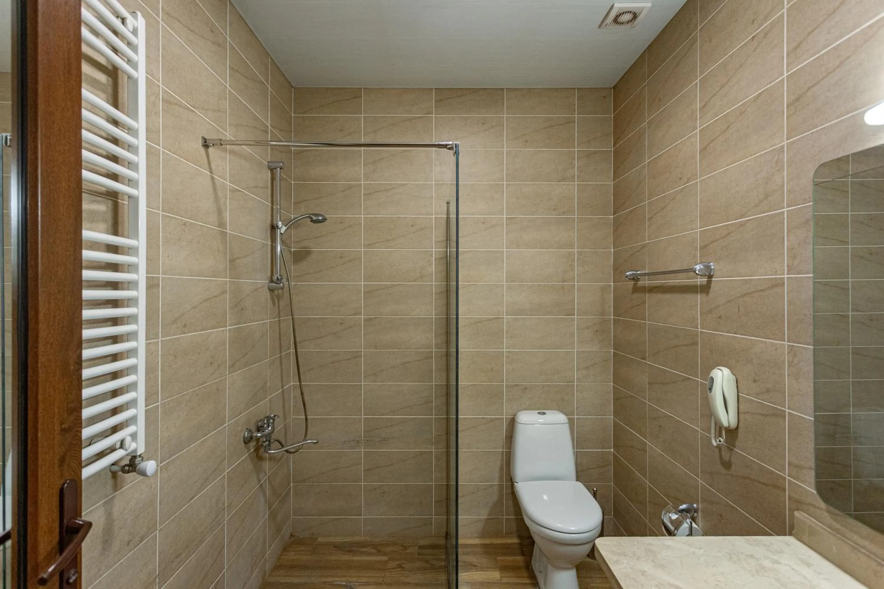 Shower in Hotel Beaumonde Garden