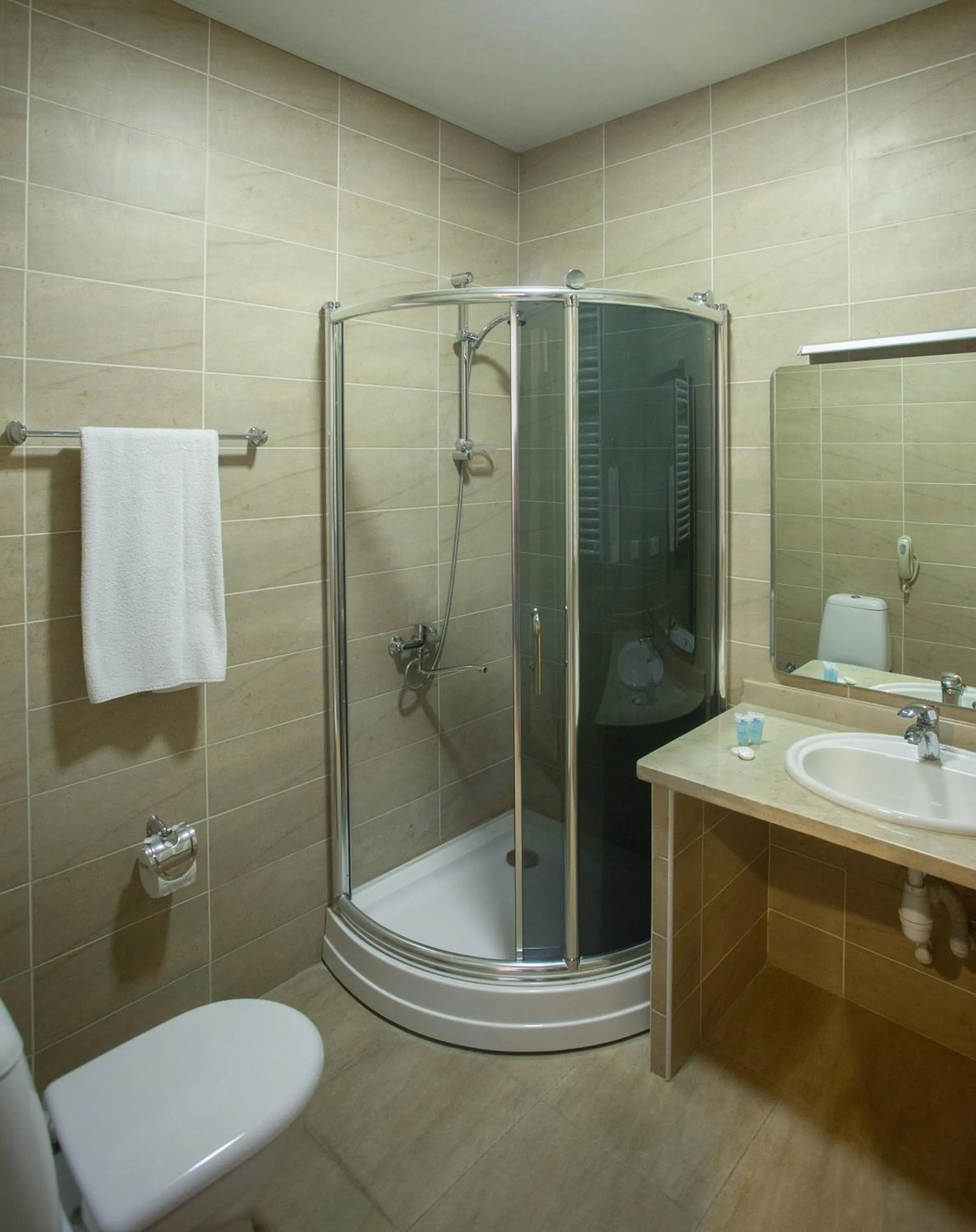 Shower in Hotel Beaumonde Garden