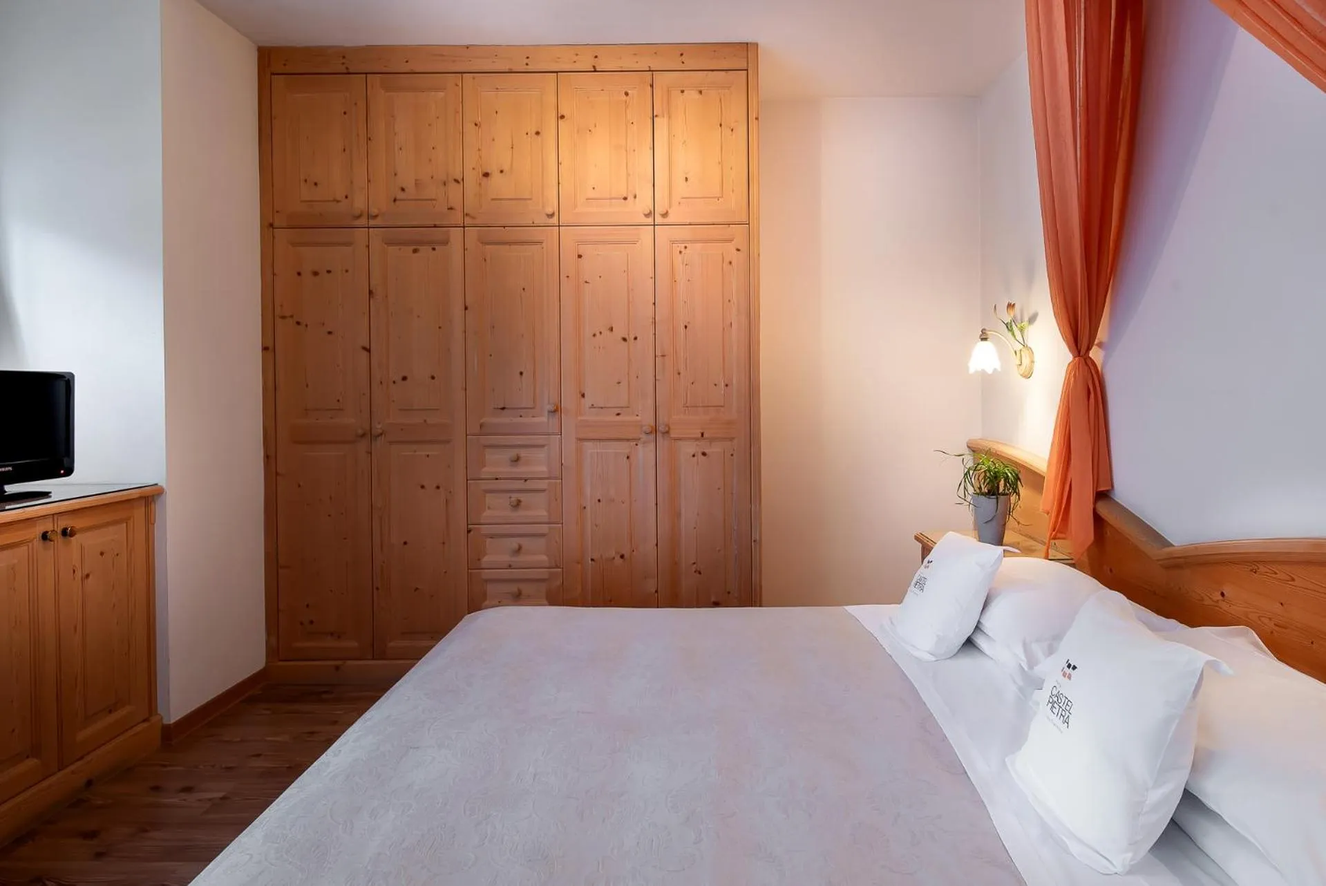 Bed in Hotel Castel Pietra