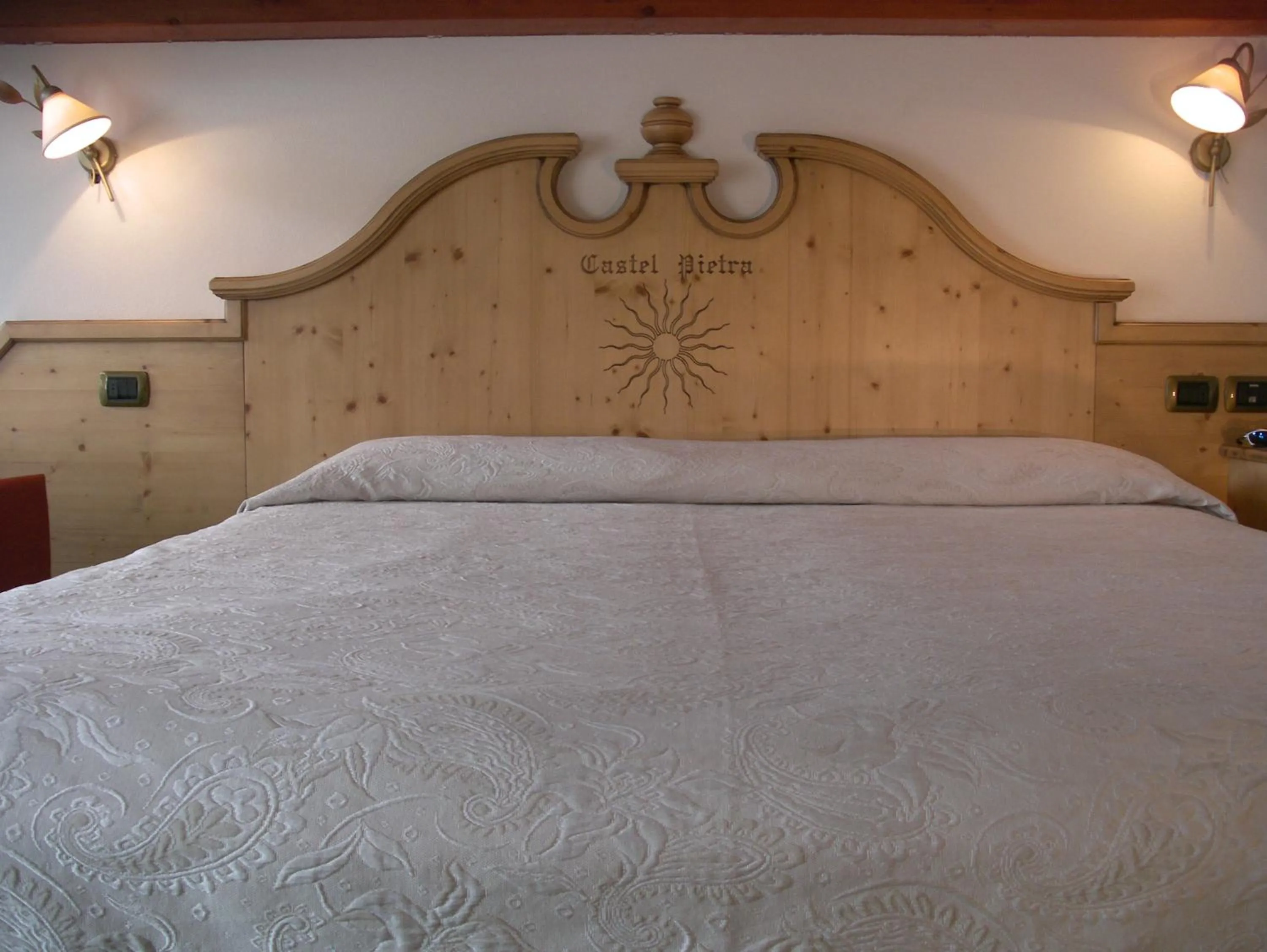 Bed in Hotel Castel Pietra