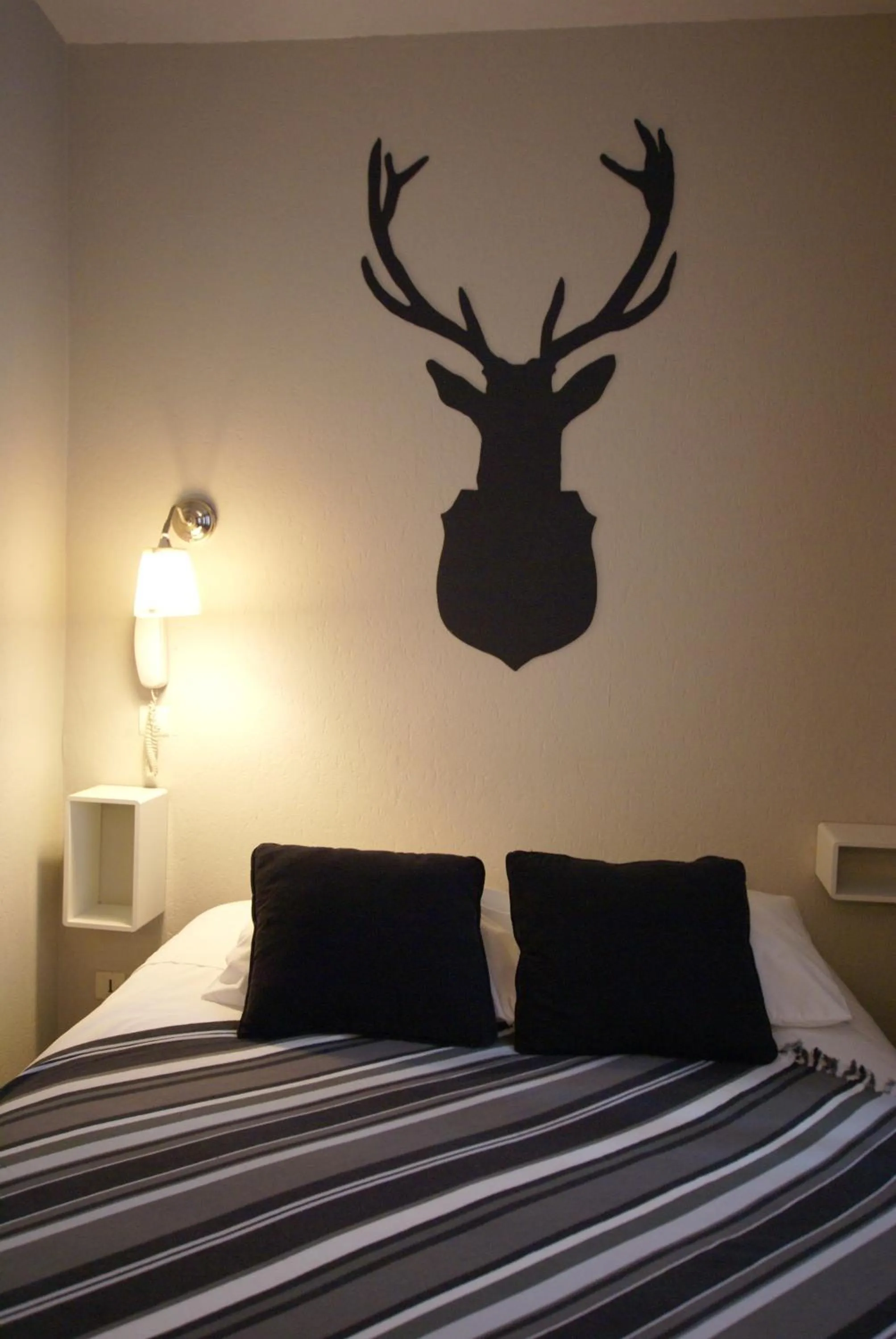 Bed in Hotel de la Placette Barcelonnette