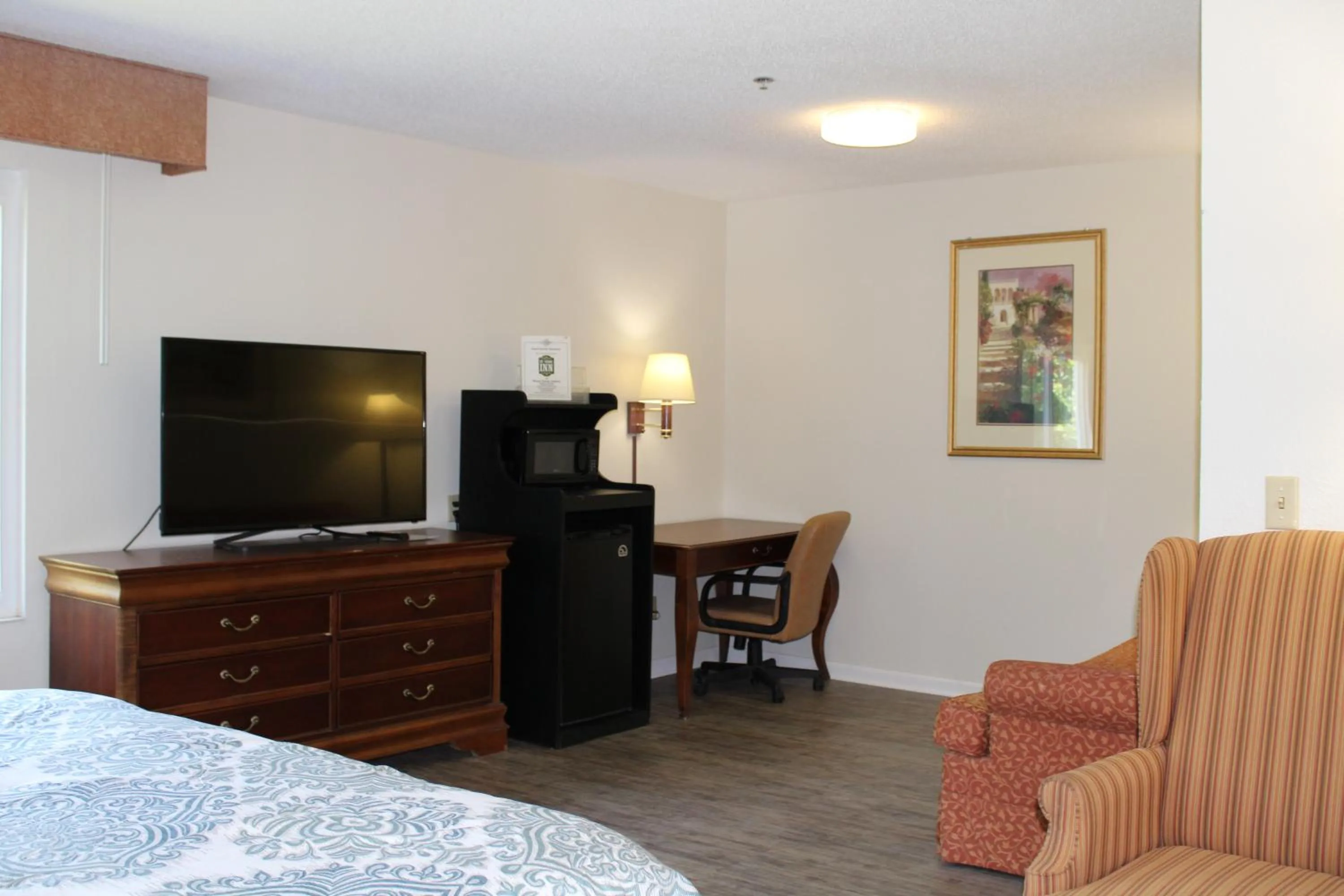 TV and multimedia in FairBridge Inn Express Mount Vernon