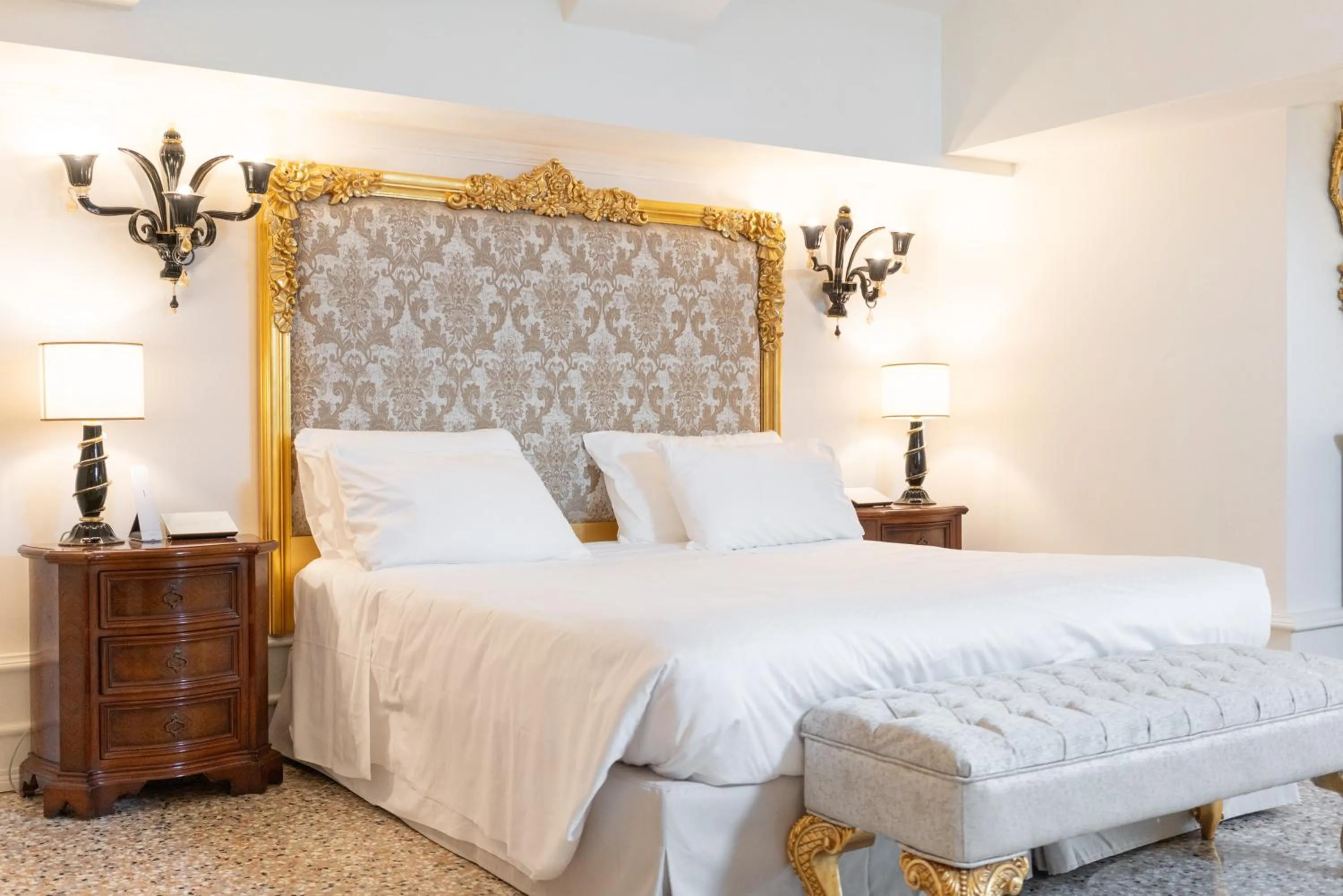 Bedroom, Bed in Ca' Bonfadini Historic Experience