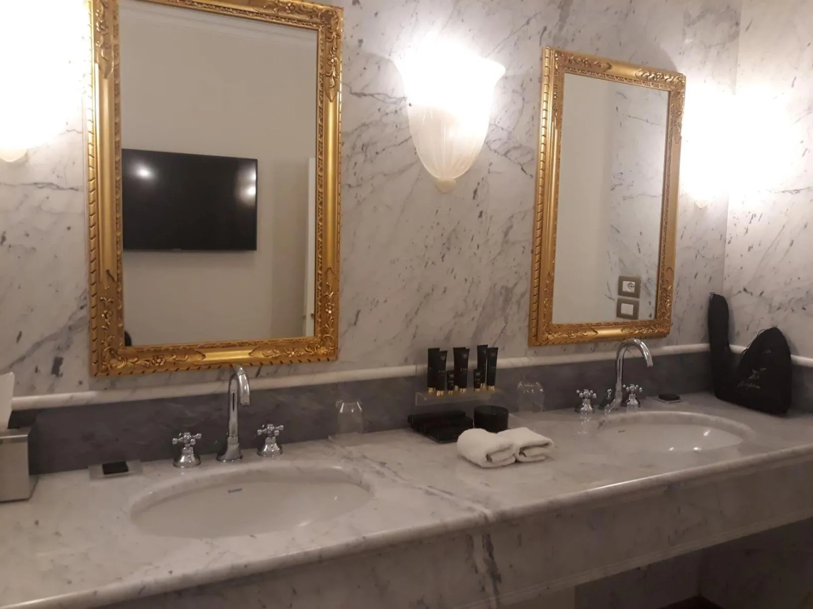 Bathroom in Ca' Bonfadini Historic Experience