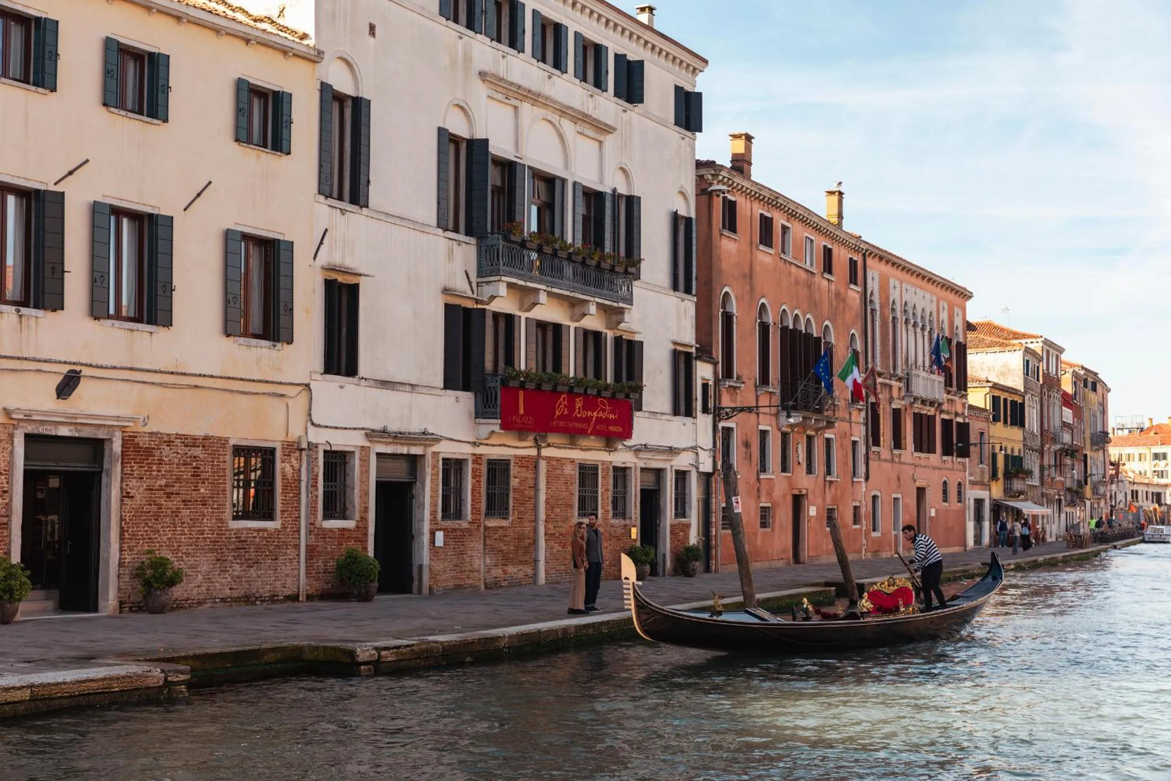 Property building in Ca' Bonfadini Historic Experience