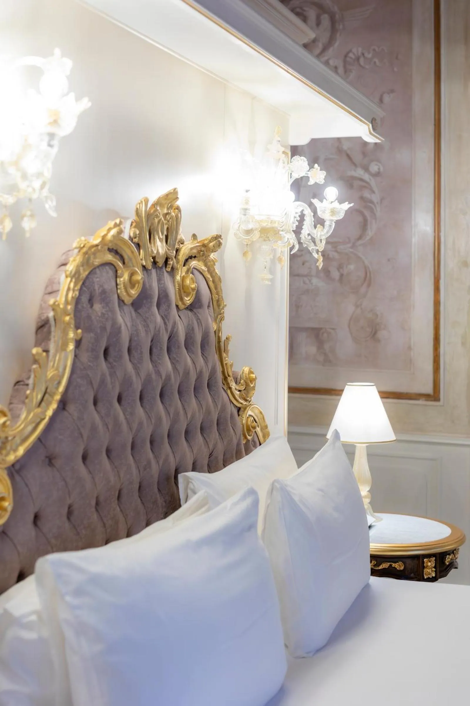 Decorative detail, Bed in Ca' Bonfadini Historic Experience